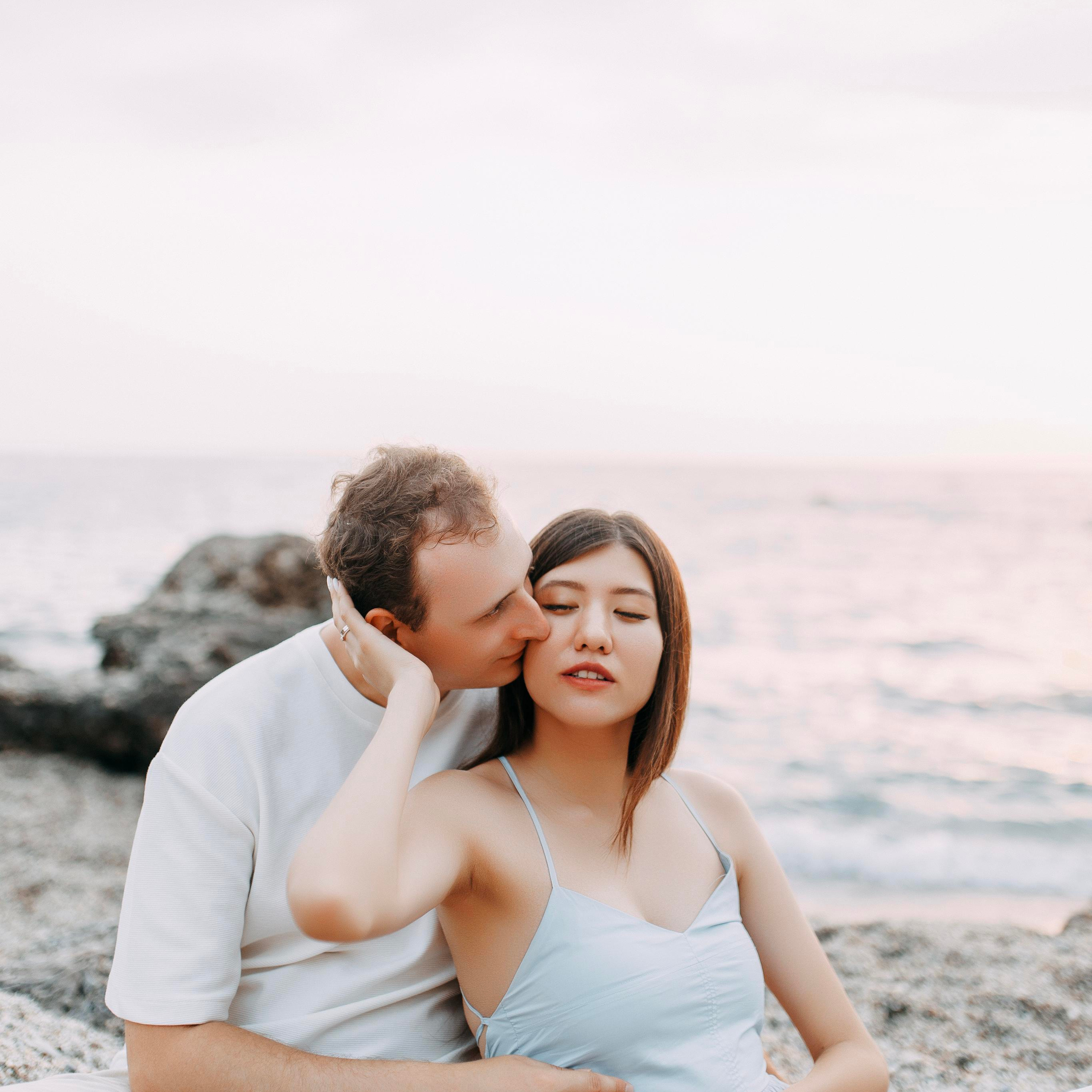 Sunset. Photo session of a love story on the beach at sunset. Alsu Develi, Photographer in Turkey, Alanya, Side, Belek, Antalya, Kemer, Turkiye. Photoshooting in Alanya. Photosession in Belek, Side