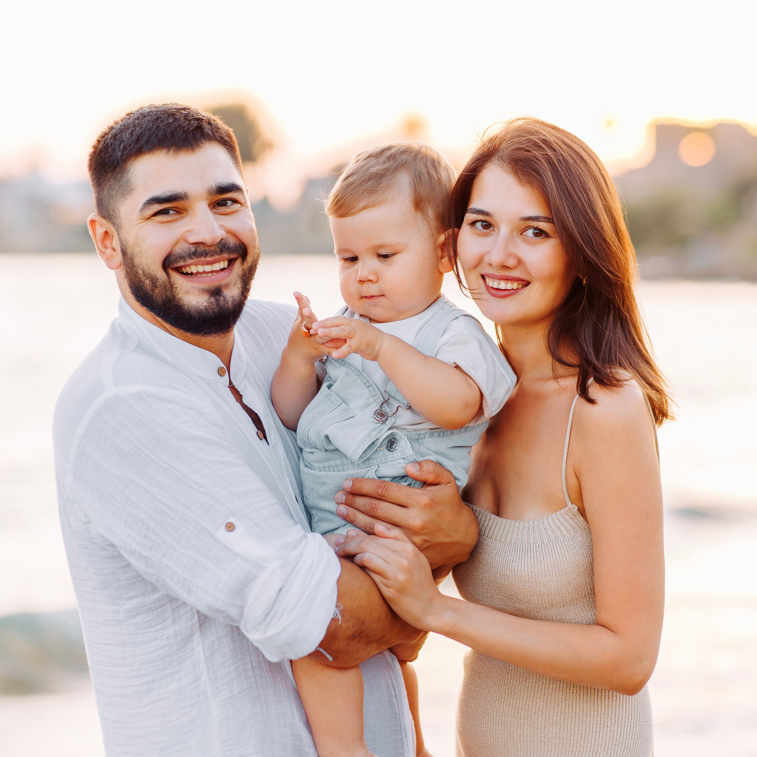 Семейная фотосессия на закате на пляже. Алсу Девели. Фотограф в Алании в Турции, Аланья, Сиде, Белек, Анталия, Кемер, Конаклы, Окурджалар. Фотосъемки в Алании. Фотосессия в Алания