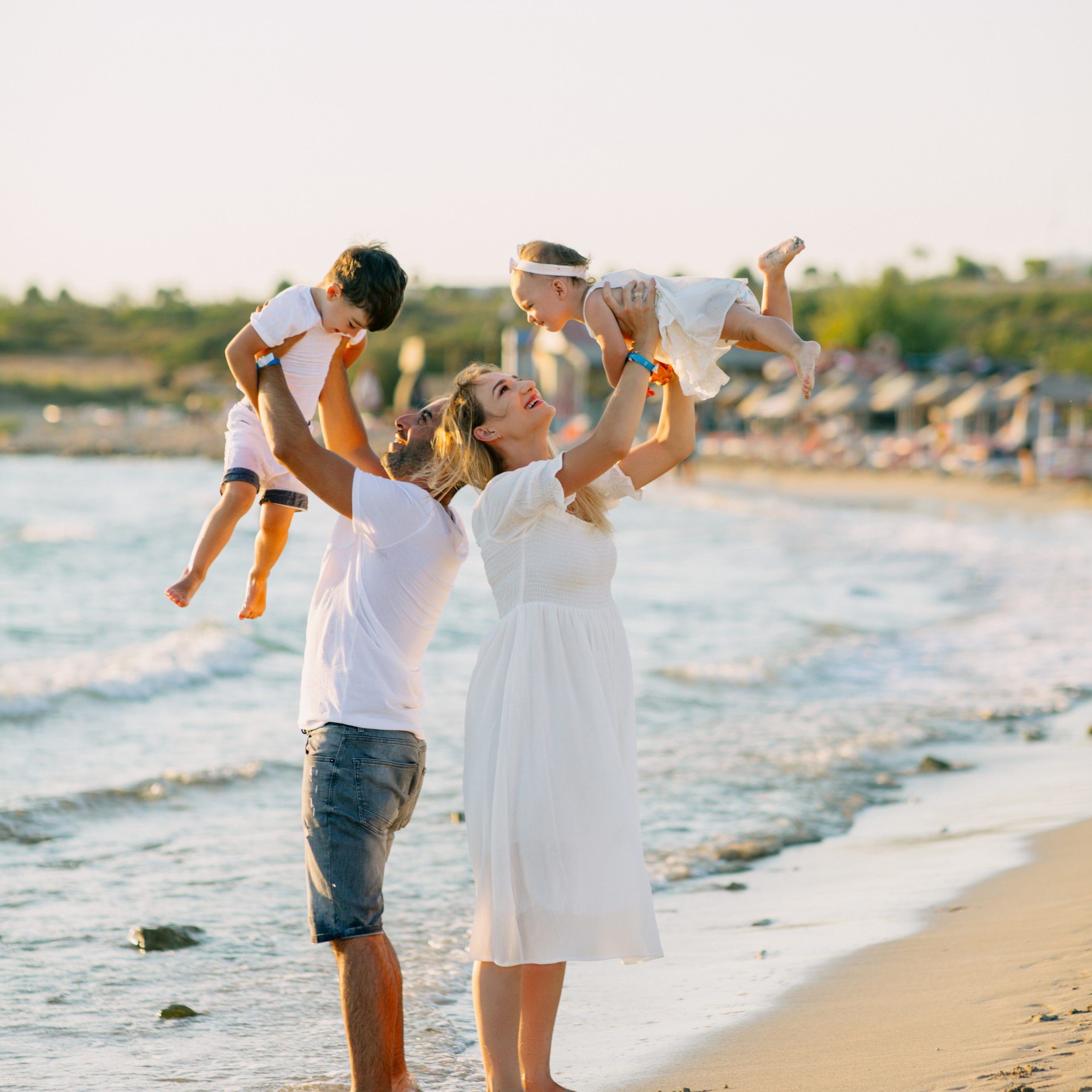 Family photo session in Didim. Alsu Develi, Photographer in Turkey, Alanya, Side, Belek, Antalya, Kemer, Turkiye. Photoshooting in Alanya. Photosession in Belek, Side