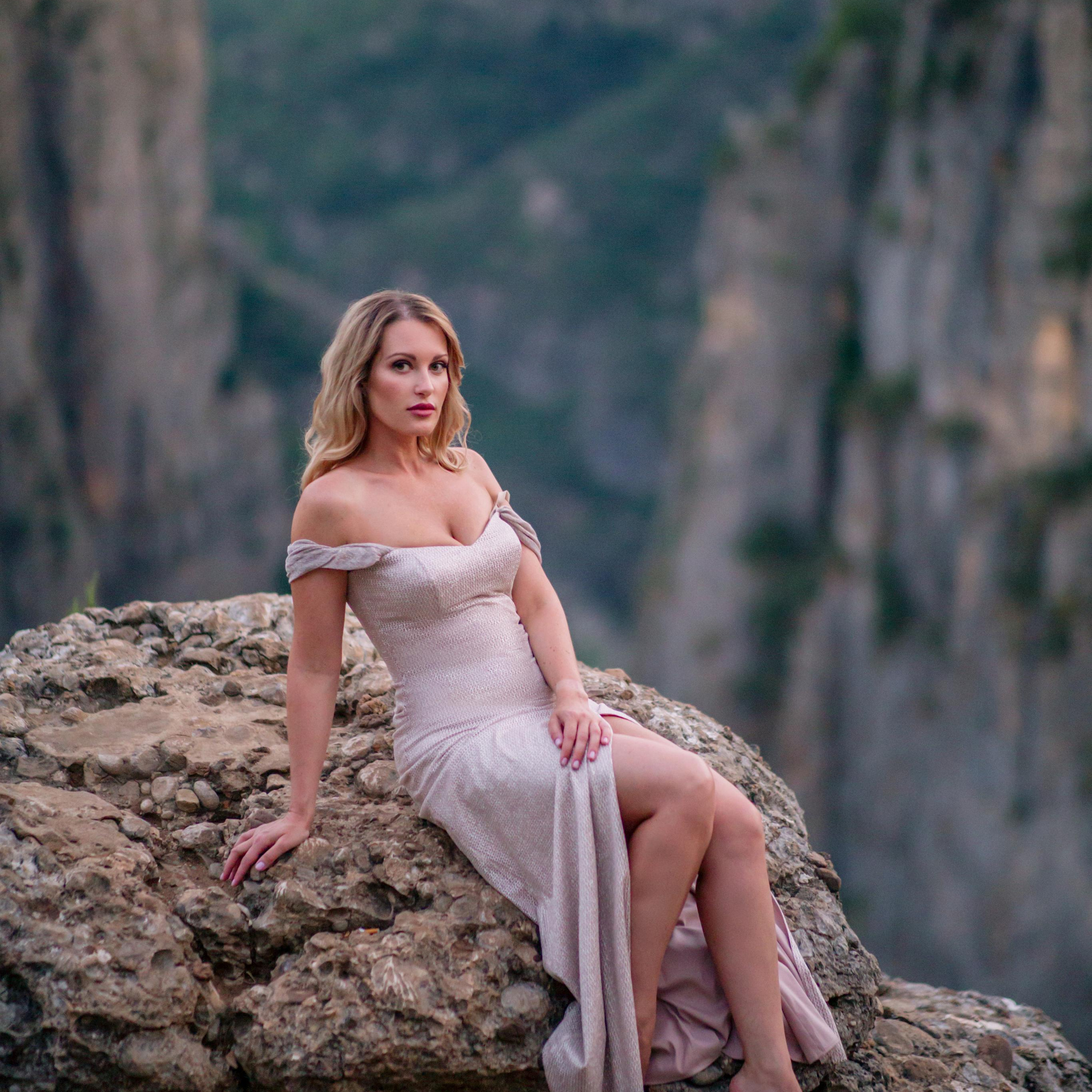 Individual photo shoot on Tazi Canyon. Alsu Develi, Photographer in Turkey, Alanya, Side, Belek, Antalya, Kemer, Turkiye. Photoshooting in Alanya. Photosession in Belek, Side