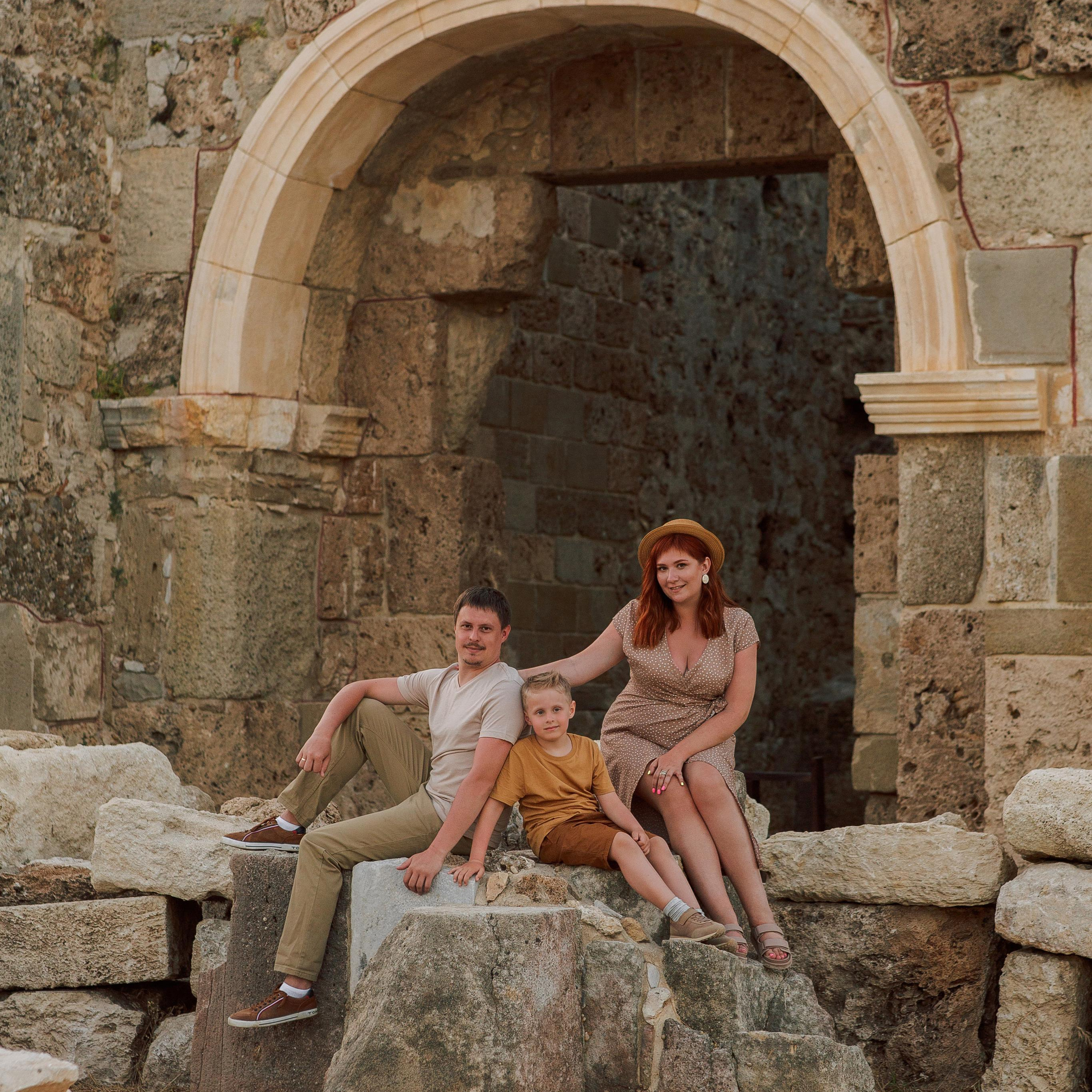 Семейная съемка в античном городе Сиде на закате. Алсу Девели. Фотограф в Алании в Турции, Аланья, Сиде, Белек, Анталия, Кемер, Конаклы, Окурджалар. Фотосъемки в Алании. Фотосессия в Алания