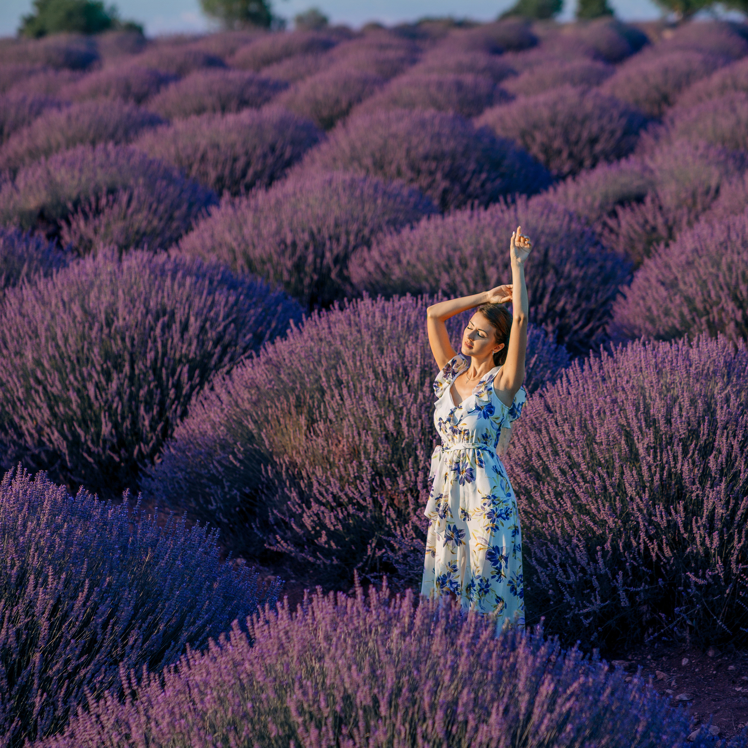 Парная фотосессия на лавандовом поле. Рассвет. Алсу Девели. Фотограф в Алании в Турции, Аланья, Сиде, Белек, Анталия, Кемер, Конаклы, Окурджалар. Фотосъемки в Алании. Фотосессия в Алания