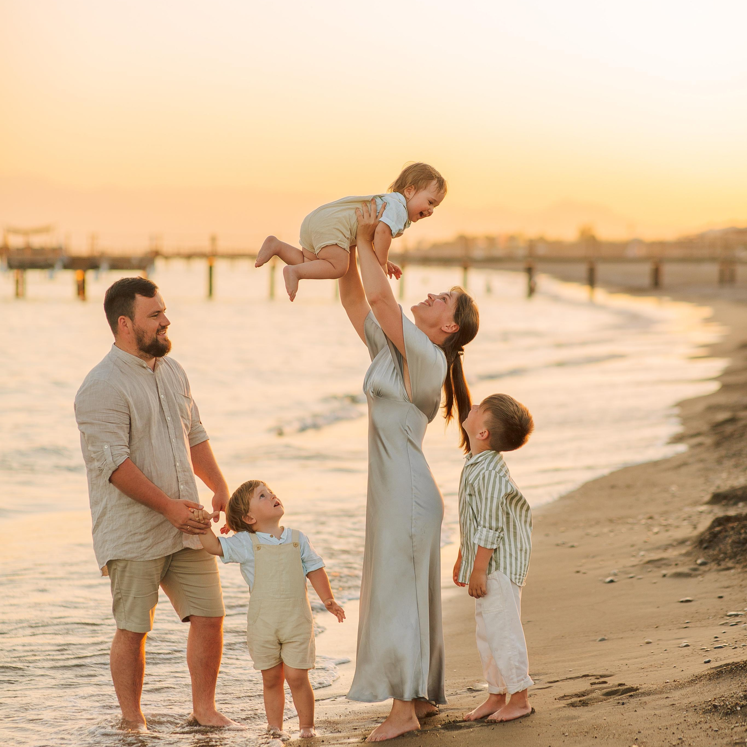 Закат. Семейная фотосессия на&nbsp;пляже в&nbsp;Белеке.