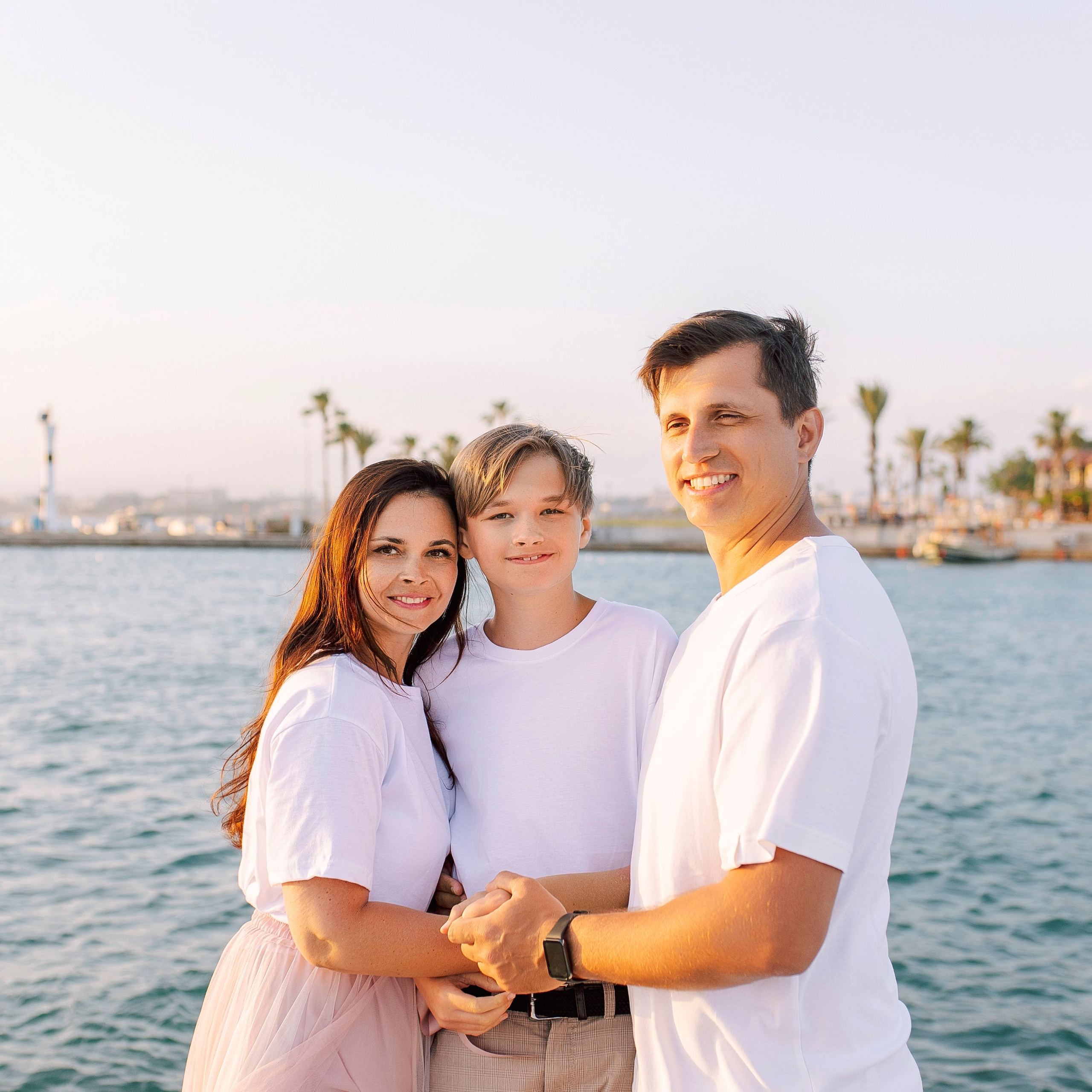 Sunset. Family photo session in the colorful streets of Side. Alsu Develi, Photographer in Turkey, Alanya, Side, Belek, Antalya, Kemer, Turkiye. Photoshooting in Alanya. Photosession in Belek, Side