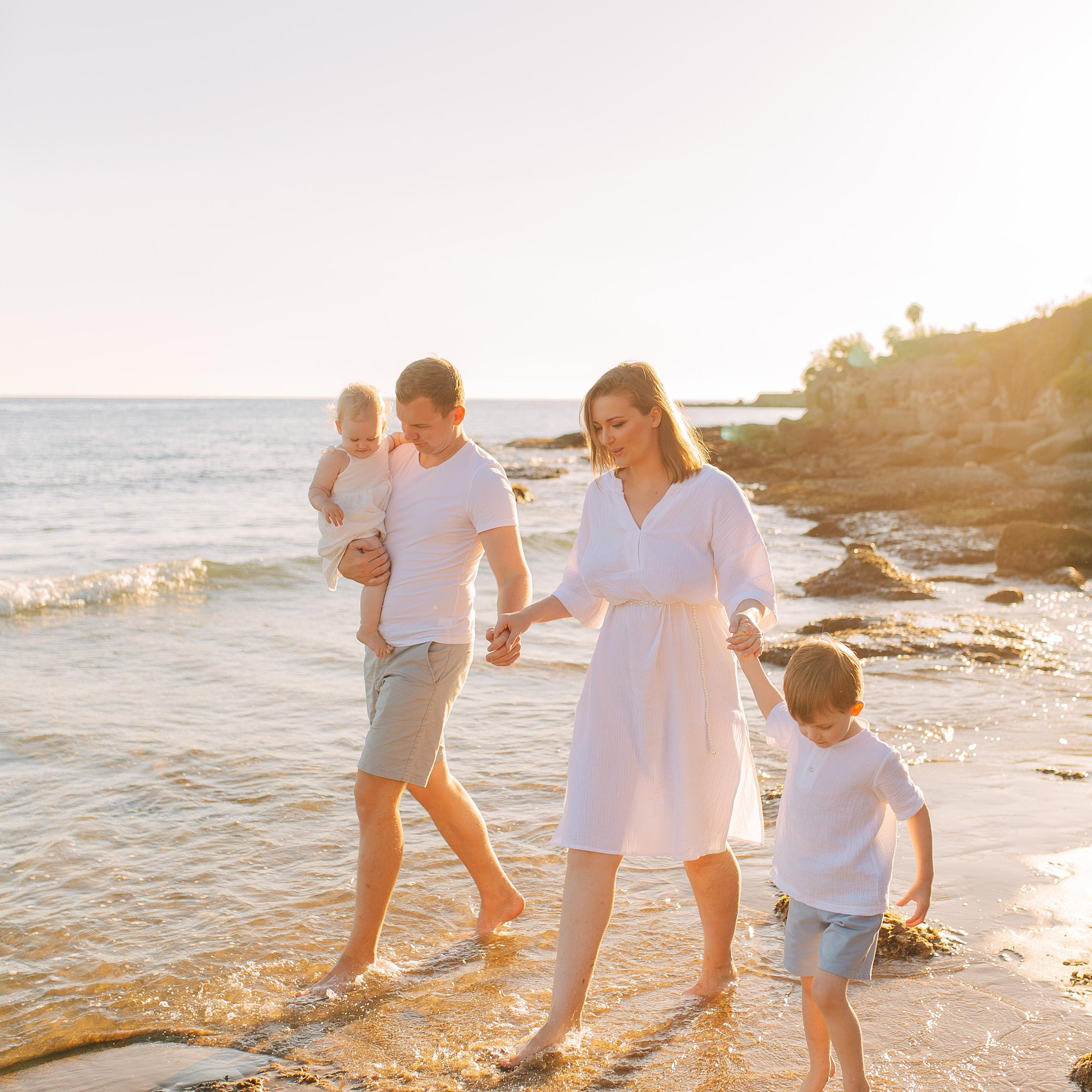 Семейная фотосессия на пляже в Сиде на закате. Алсу Девели. Фотограф в Алании в Турции, Аланья, Сиде, Белек, Анталия, Кемер, Конаклы, Окурджалар. Фотосъемки в Алании. Фотосессия в Алания
