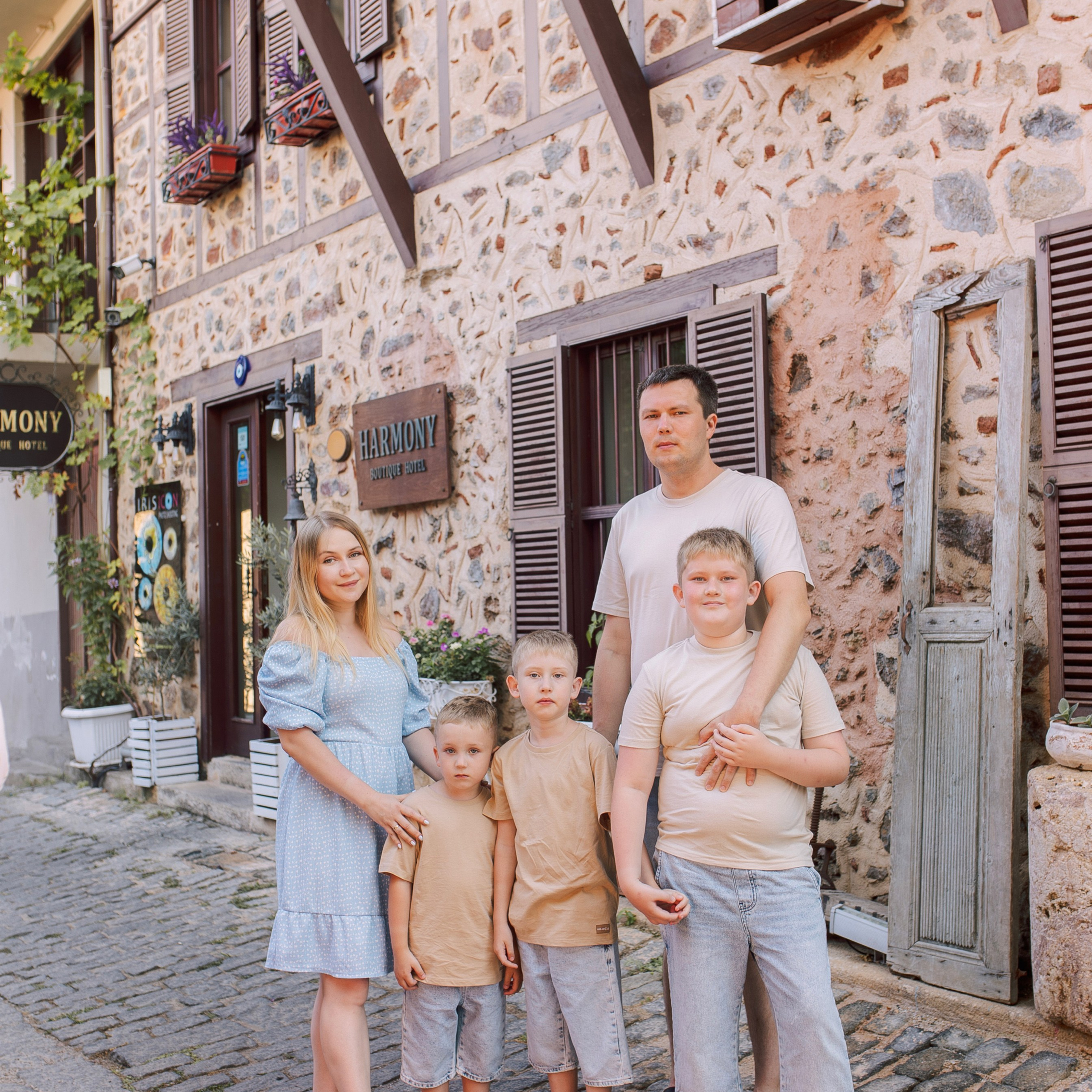 Morning. Beach. Morning family photo session on Cleopatra beach. Alanya. Alsu Develi, Photographer in Turkey, Alanya, Side, Belek, Antalya, Kemer, Turkiye. Photoshooting in Alanya. Photosession in Belek, Side