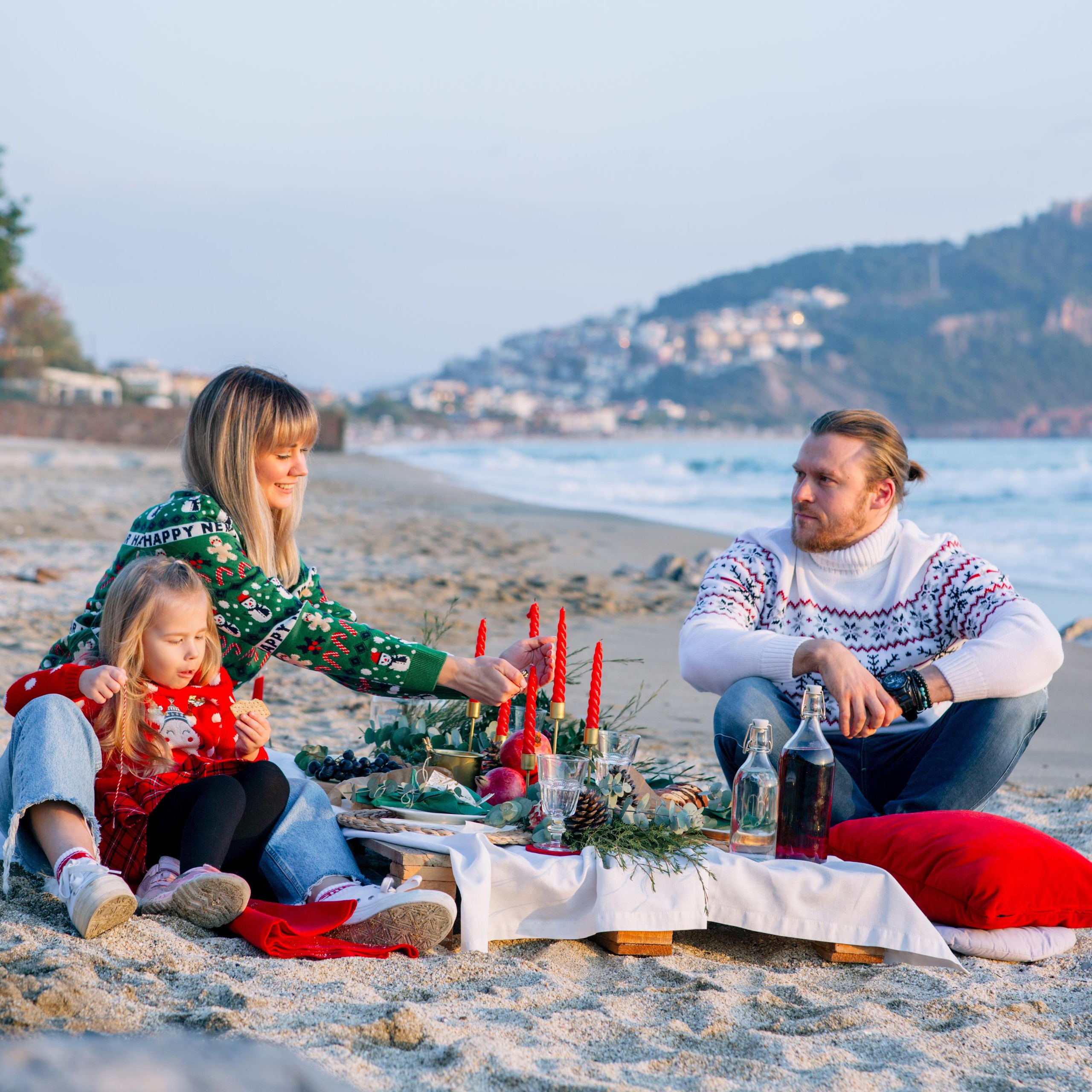 Новогодняя фотосессия на пляже. Алсу Девели. Фотограф в Алании в Турции, Аланья, Сиде, Белек, Анталия, Кемер, Конаклы, Окурджалар. Фотосъемки в Алании. Фотосессия в Алания