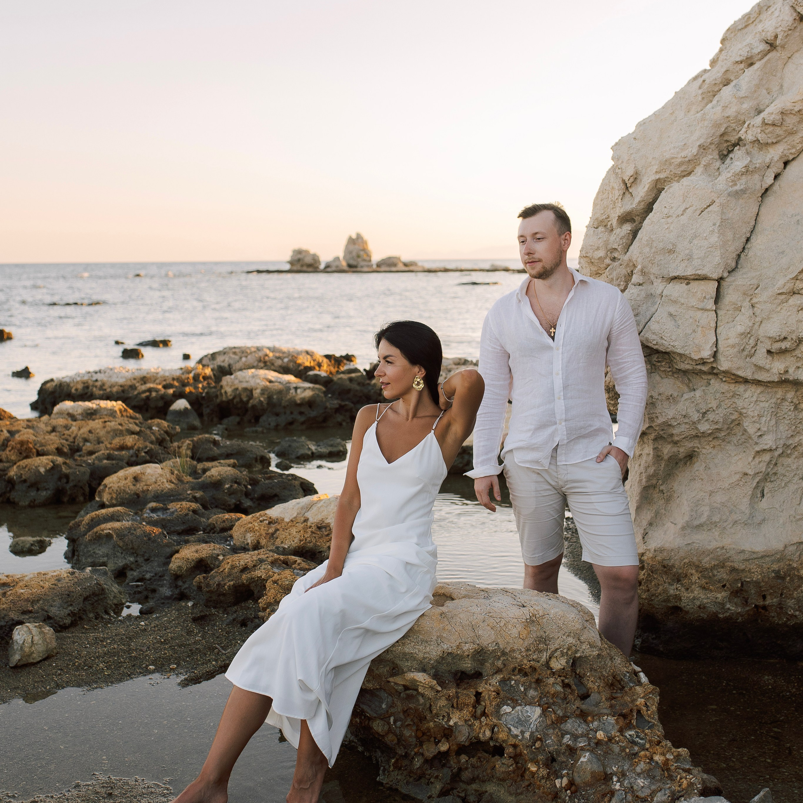 Sunset. Love Story on the beach in Side at sunset. Alsu Develi, Photographer in Turkey, Alanya, Side, Belek, Antalya, Kemer, Turkiye. Photoshooting in Alanya. Photosession in Belek, Side