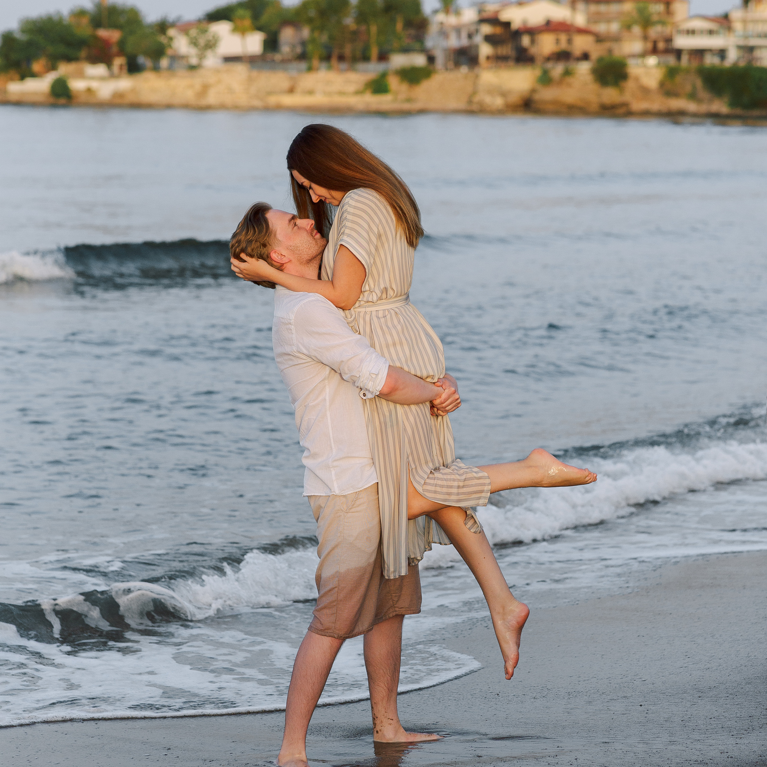Sunrise. Love Story on the beach in Side. Alsu Develi, Photographer in Turkey, Alanya, Side, Belek, Antalya, Kemer, Turkiye. Photoshooting in Alanya. Photosession in Belek, Side