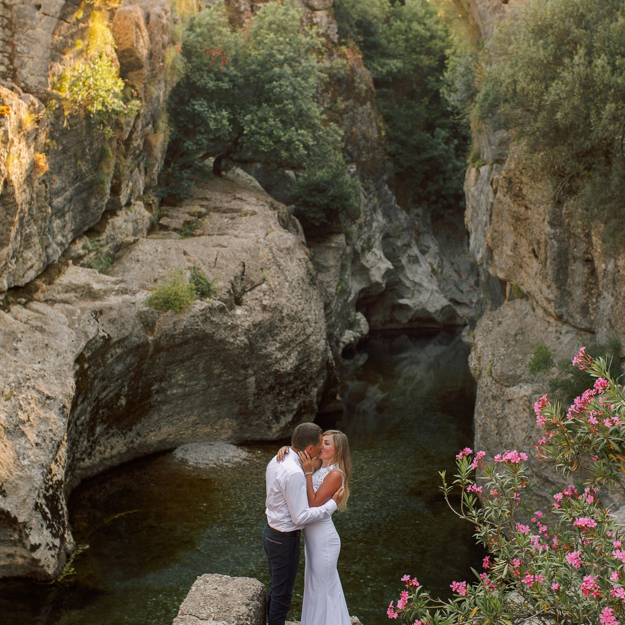 Wedding photo session on the Tazy canyon. Alsu Develi, Photographer in Turkey, Alanya, Side, Belek, Antalya, Kemer, Turkiye. Photoshooting in Alanya. Photosession in Belek, Side