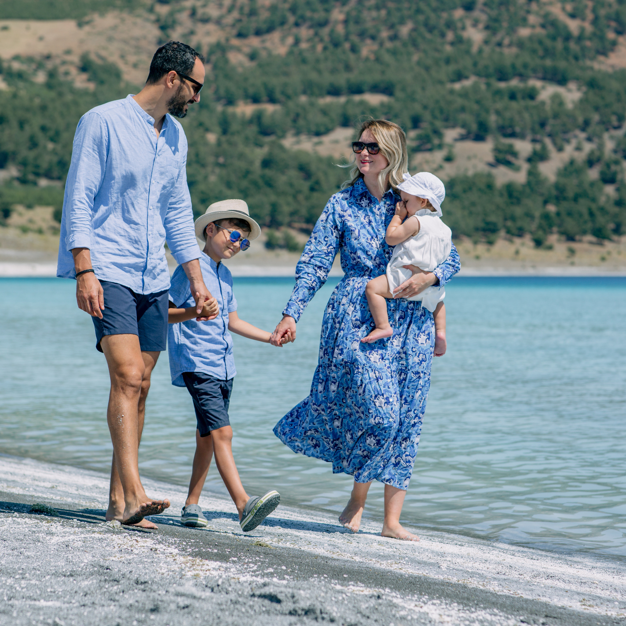 Family shooting at Salda Lake. Alsu Develi, Photographer in Turkey, Alanya, Side, Belek, Antalya, Kemer, Turkiye. Photoshooting in Alanya. Photosession in Belek, Side