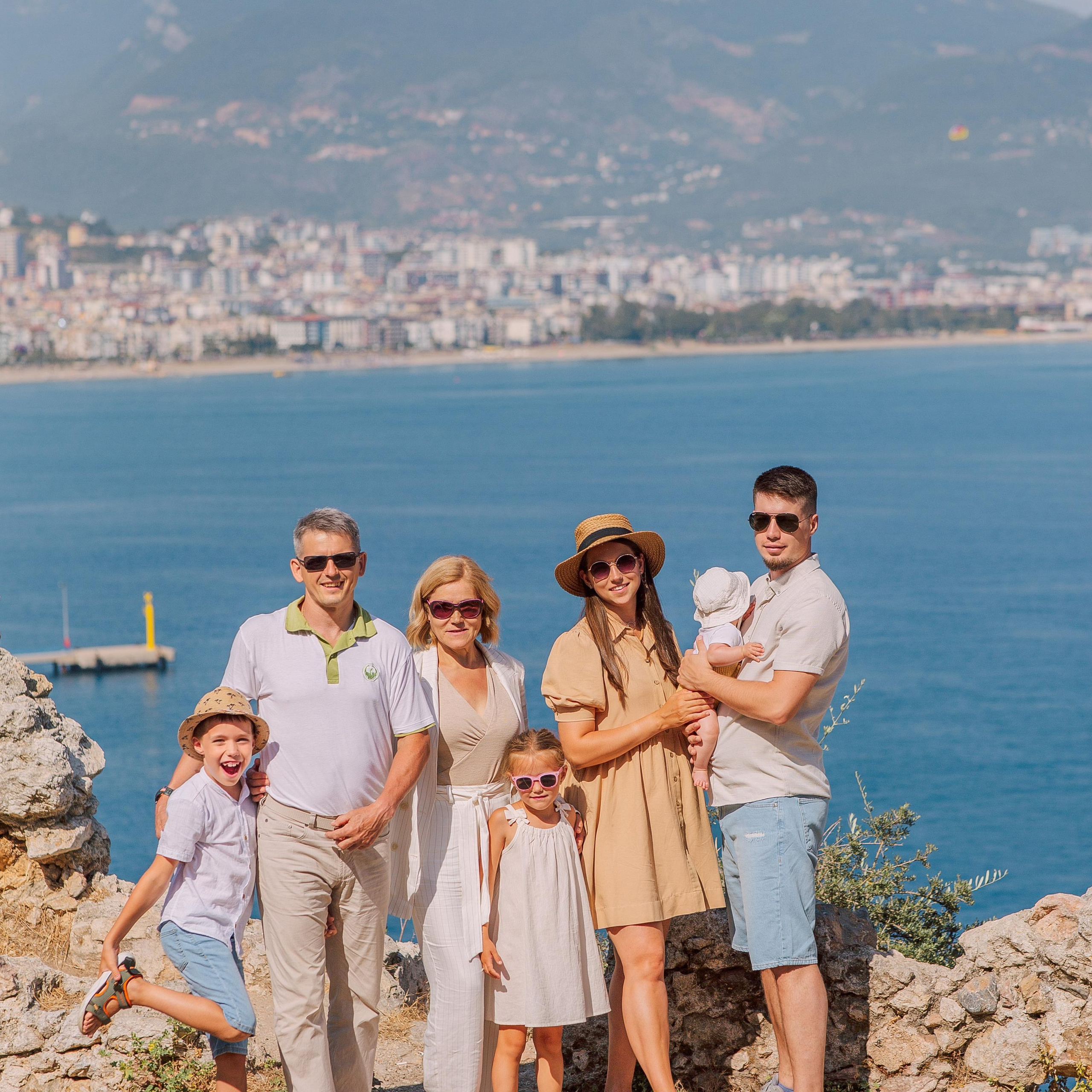 Day. Colorful streets. Family shooting near the Alanya fortress. Alanya. Alsu Develi, Photographer in Turkey, Alanya, Side, Belek, Antalya, Kemer, Turkiye. Photoshooting in Alanya. Photosession in Belek, Side