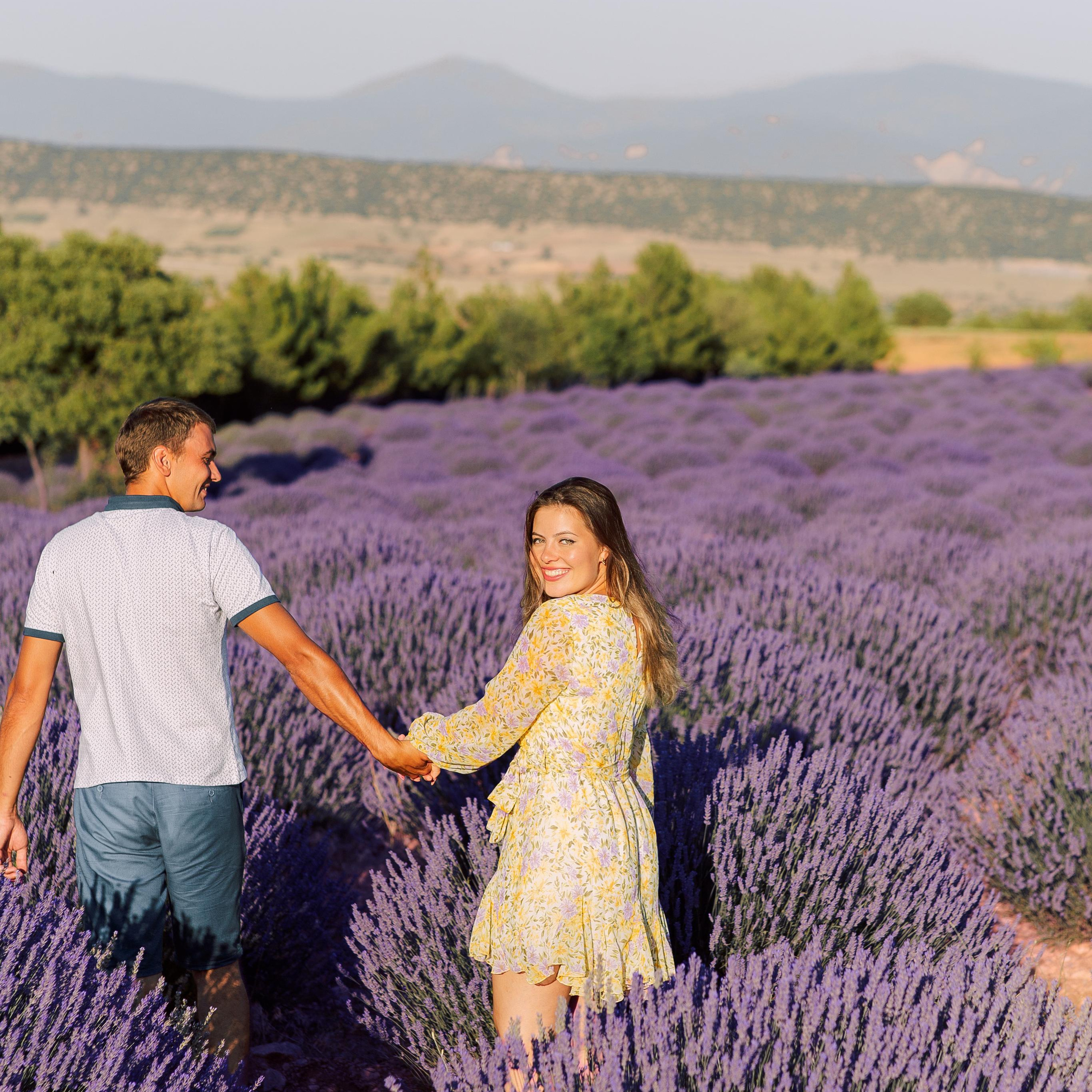 Love Story на лавандовых полях. Алсу Девели. Фотограф в Алании в Турции, Аланья, Сиде, Белек, Анталия, Кемер, Конаклы, Окурджалар. Фотосъемки в Алании. Фотосессия в Алания