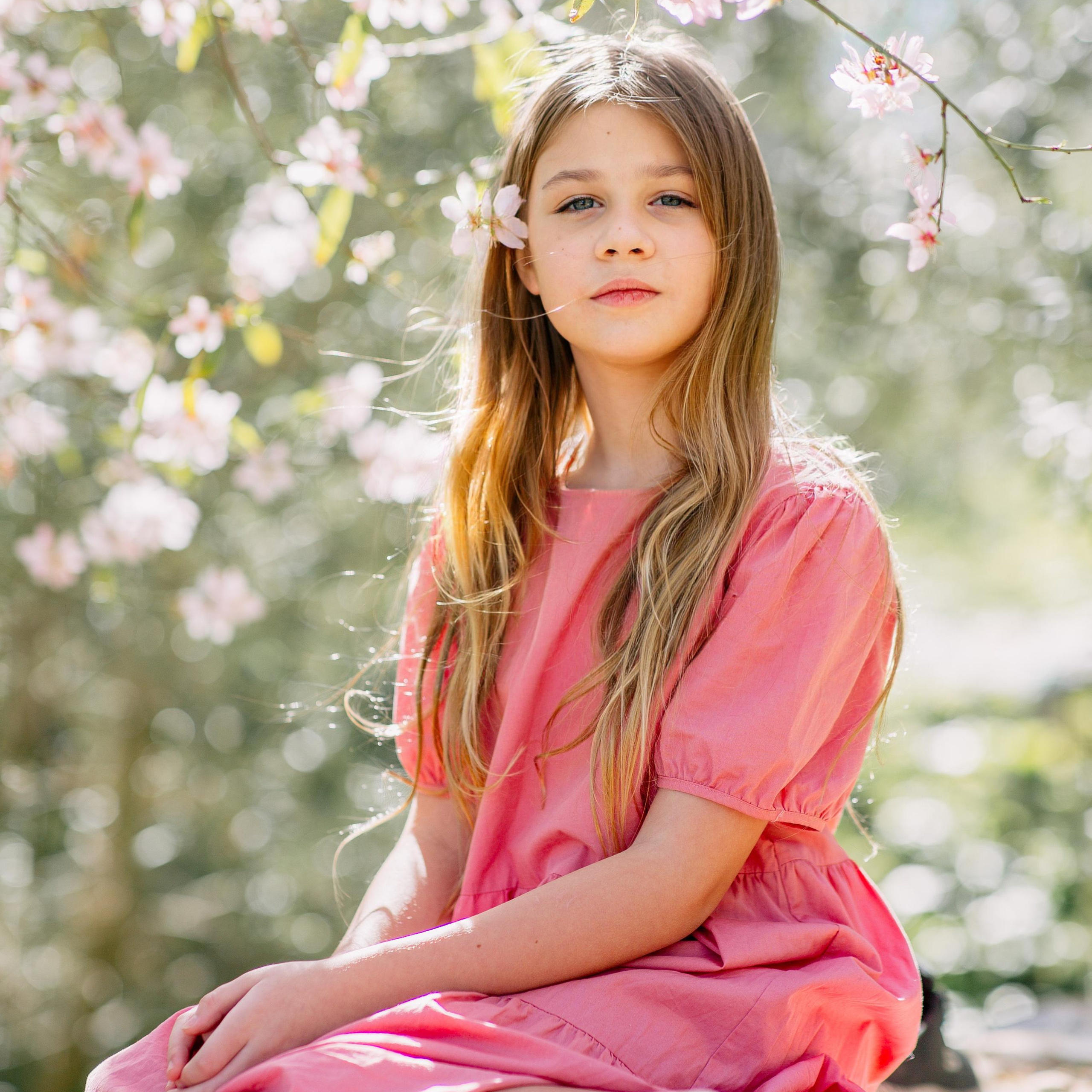 Фотосессия цветущем миндале. Алсу Девели. Фотограф в Алании в Турции, Аланья, Сиде, Белек, Анталия, Кемер, Конаклы, Окурджалар. Фотосъемки в Алании. Фотосессия в Алания