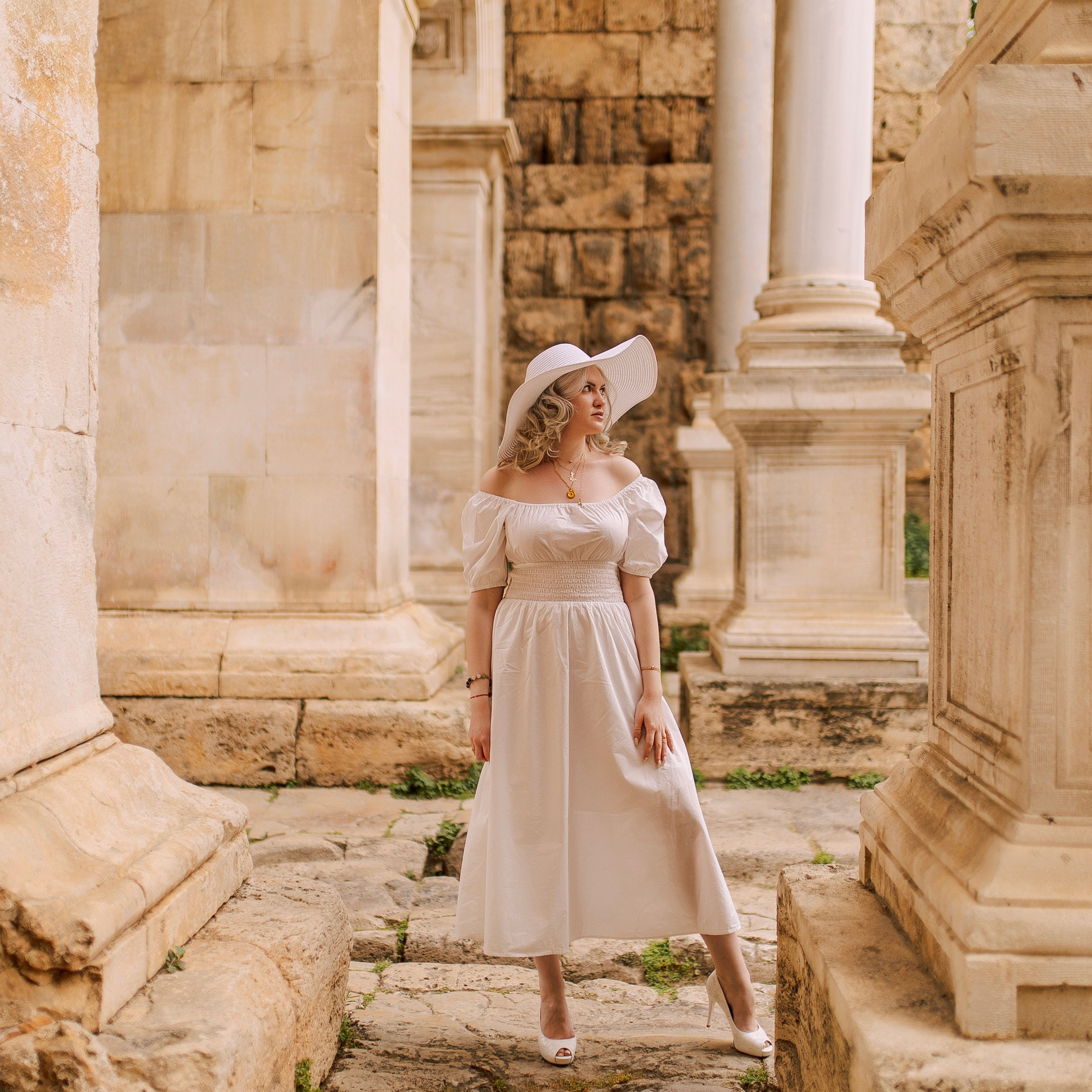 Individual photo session in Antalya Kaleici. Alsu Develi, Photographer in Turkey, Alanya, Side, Belek, Antalya, Kemer, Turkiye. Photoshooting in Alanya. Photosession in Belek, Side