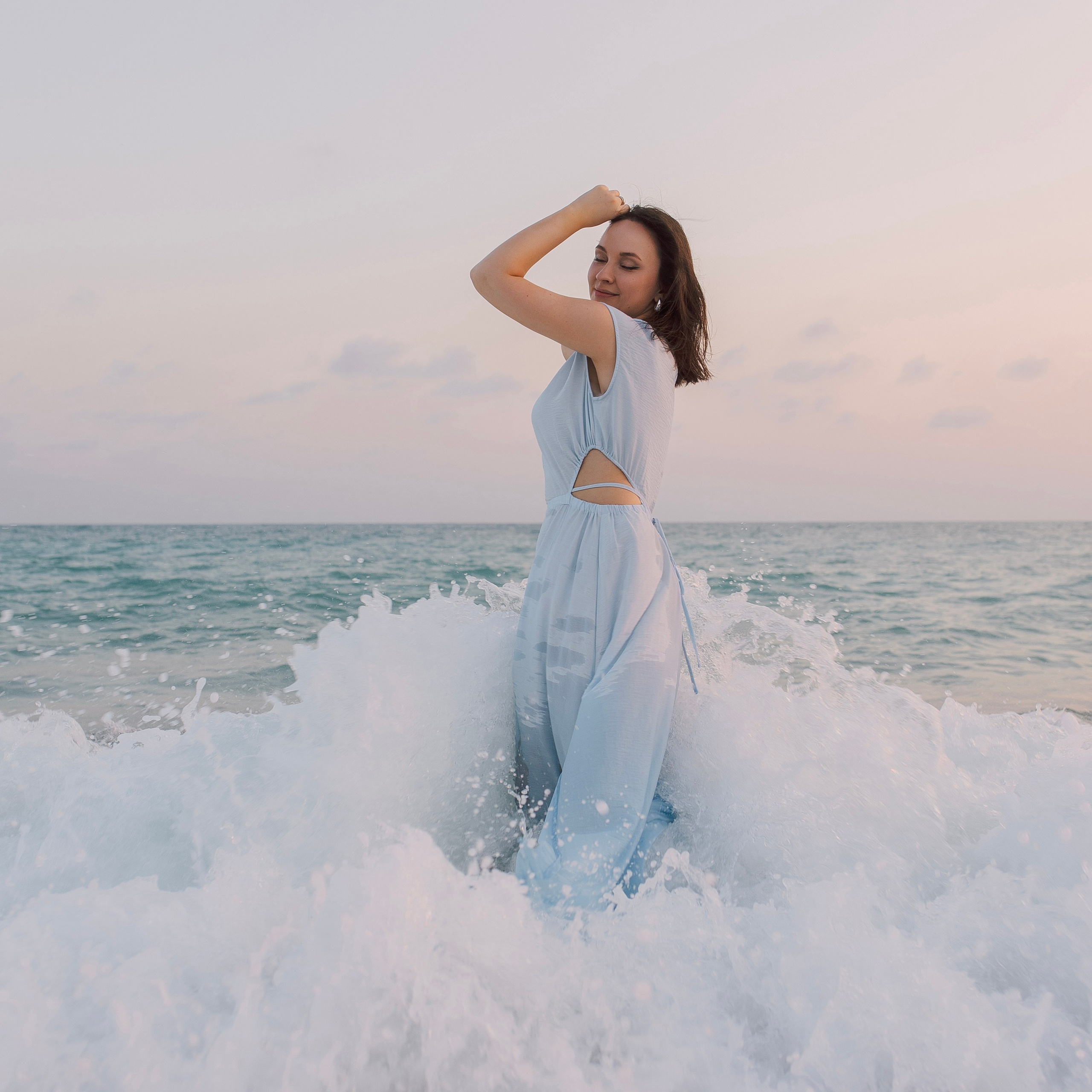 Family photo session on the beach in Side at sunset. Alsu Develi, Photographer in Turkey, Alanya, Side, Belek, Antalya, Kemer, Turkiye. Photoshooting in Alanya. Photosession in Belek, Side