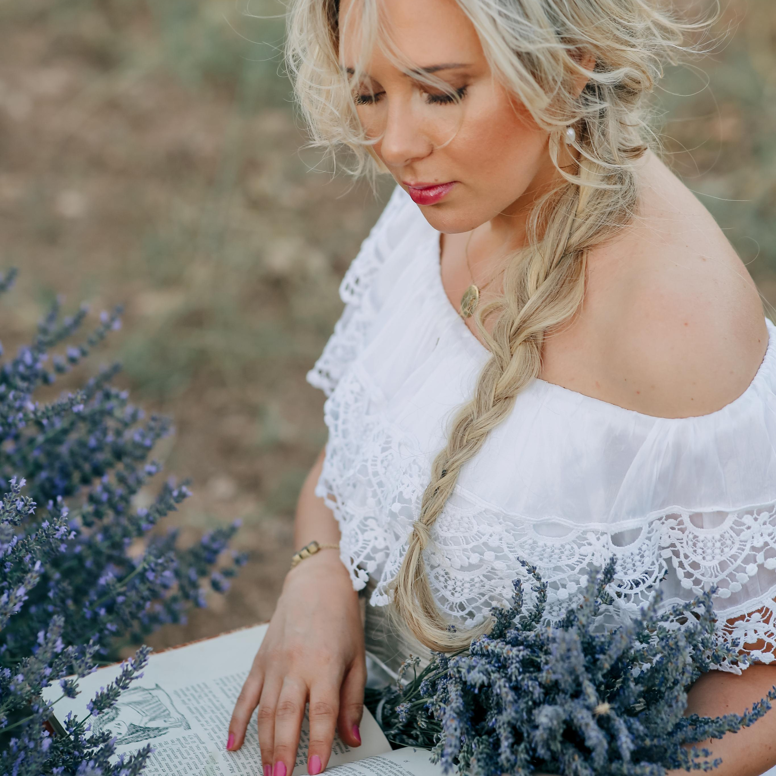 Фотосессия на лавандовом поле. Алсу Девели. Фотограф в Алании в Турции, Аланья, Сиде, Белек, Анталия, Кемер, Конаклы, Окурджалар. Фотосъемки в Алании. Фотосессия в Алания