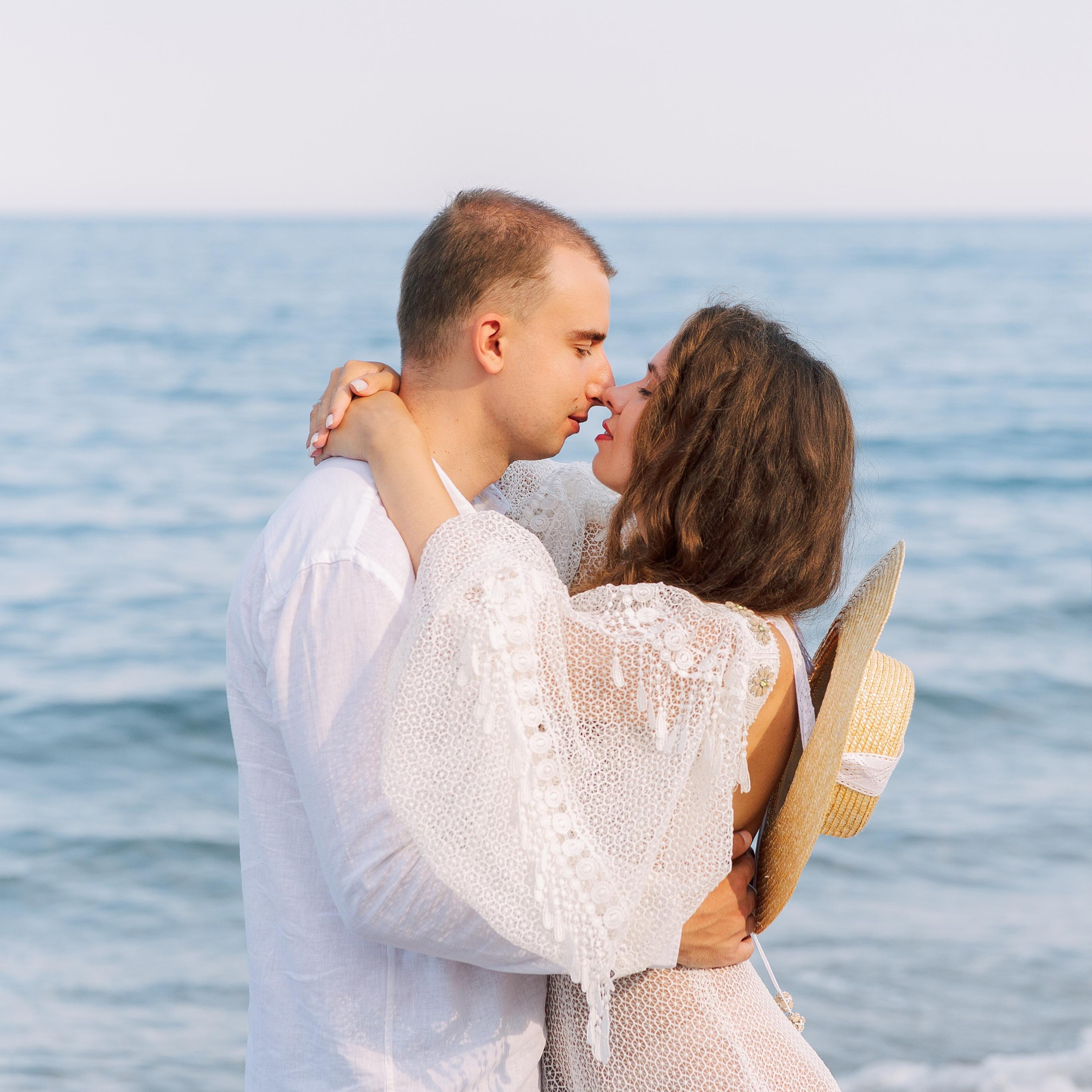 Love story on the beach in Kemer. Alsu Develi, Photographer in Turkey, Alanya, Side, Belek, Antalya, Kemer, Turkiye. Photoshooting in Alanya. Photosession in Belek, Side
