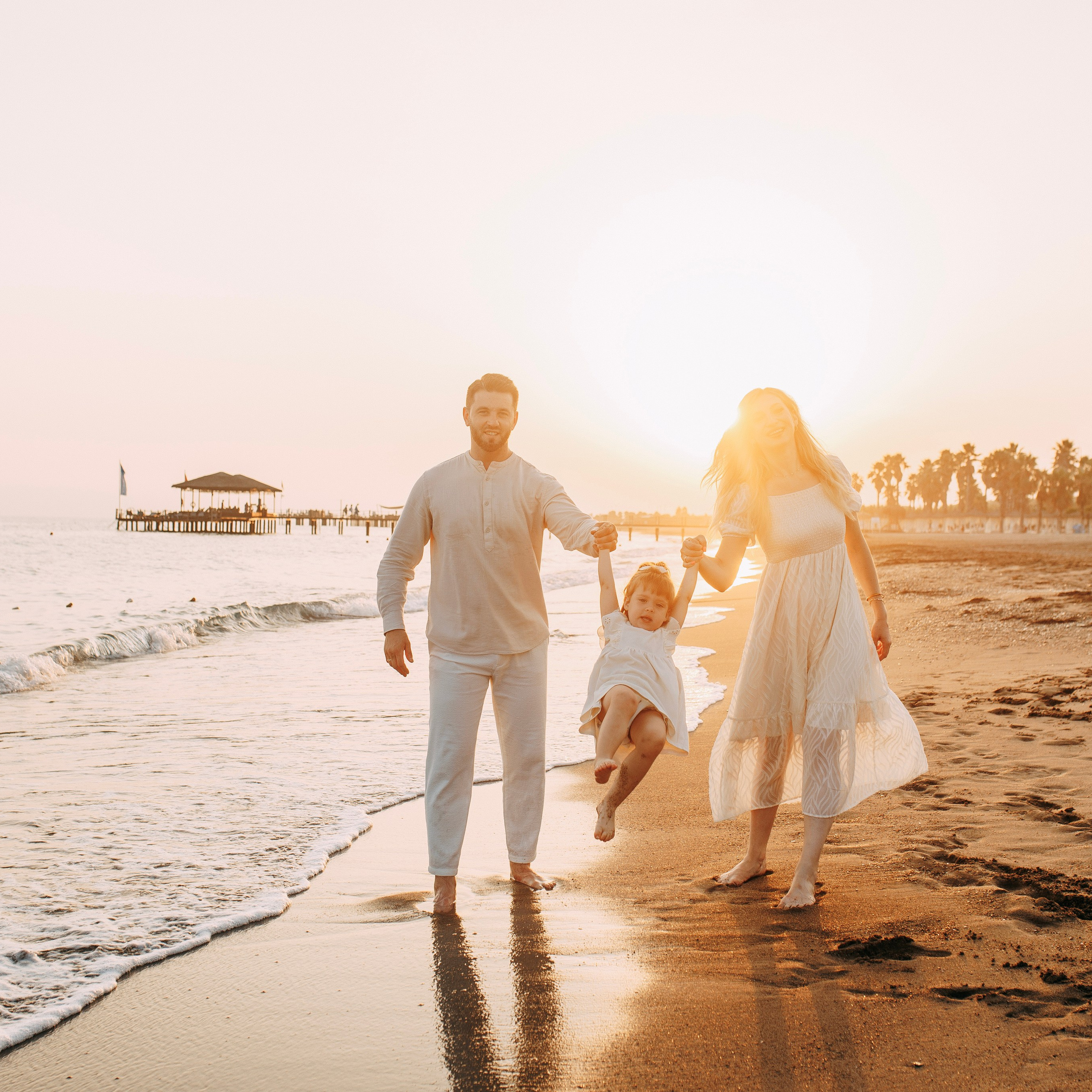 . Семейная фотосессия на пляже в Белеке. Алсу Девели. Фотограф в Алании в Турции, Аланья, Сиде, Белек, Анталия, Кемер, Конаклы, Окурджалар. Фотосъемки в Алании. Фотосессия в Алания