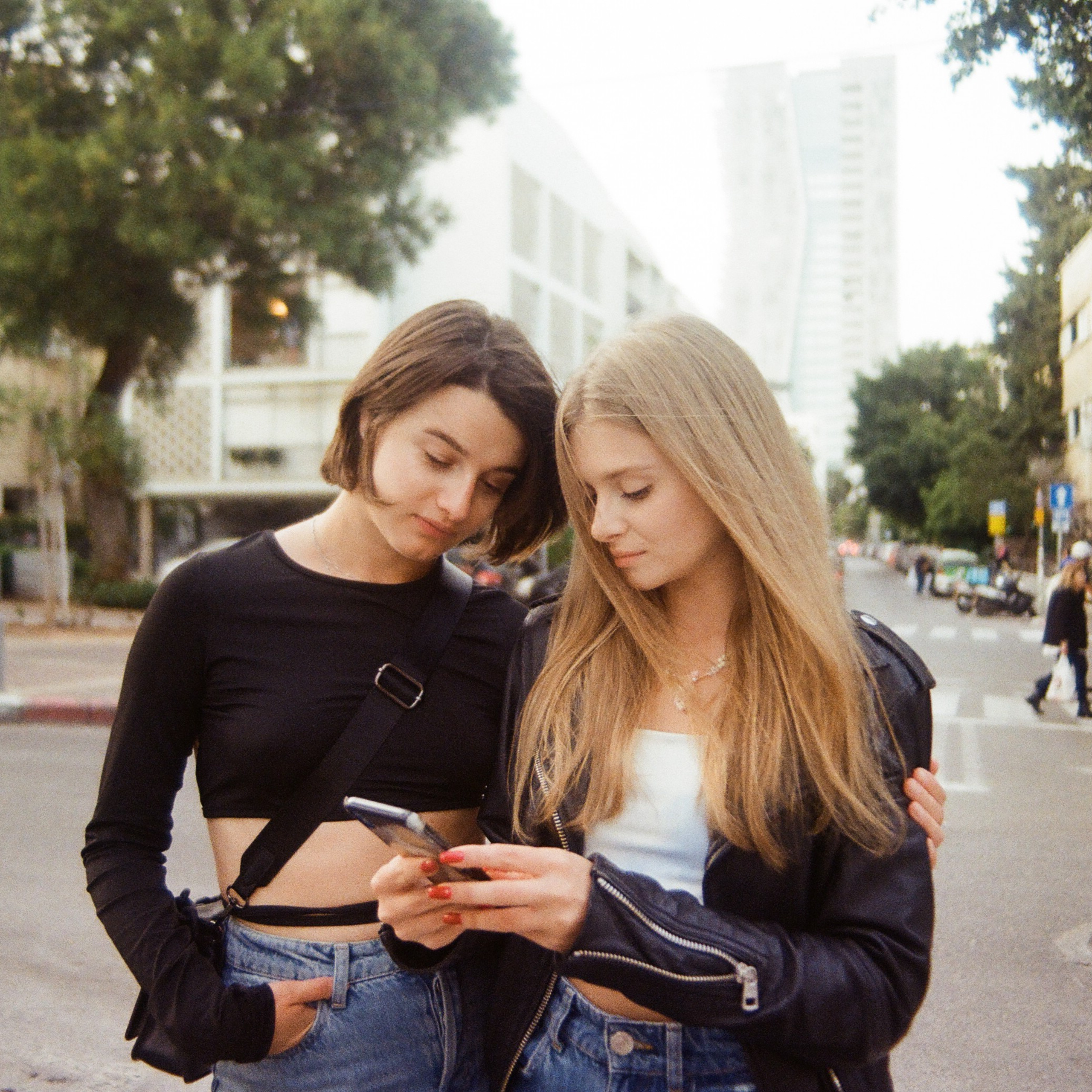 Алиса и Настя