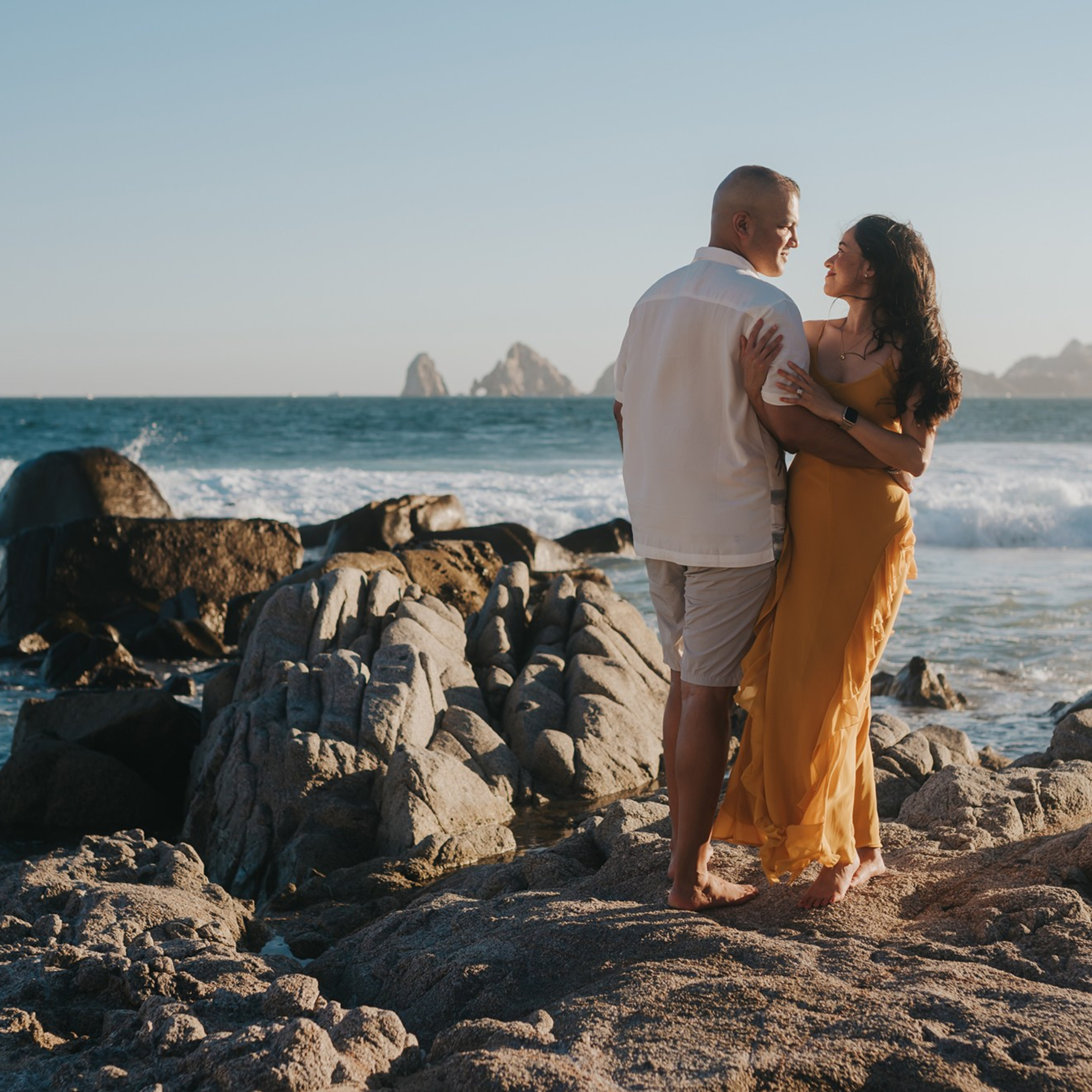 Maternity Photos in Los Cabos – Beauty and Tenderness in Every Frame. Wedding & Family Photographer in Los Cabos – Izrael Reyna Photography