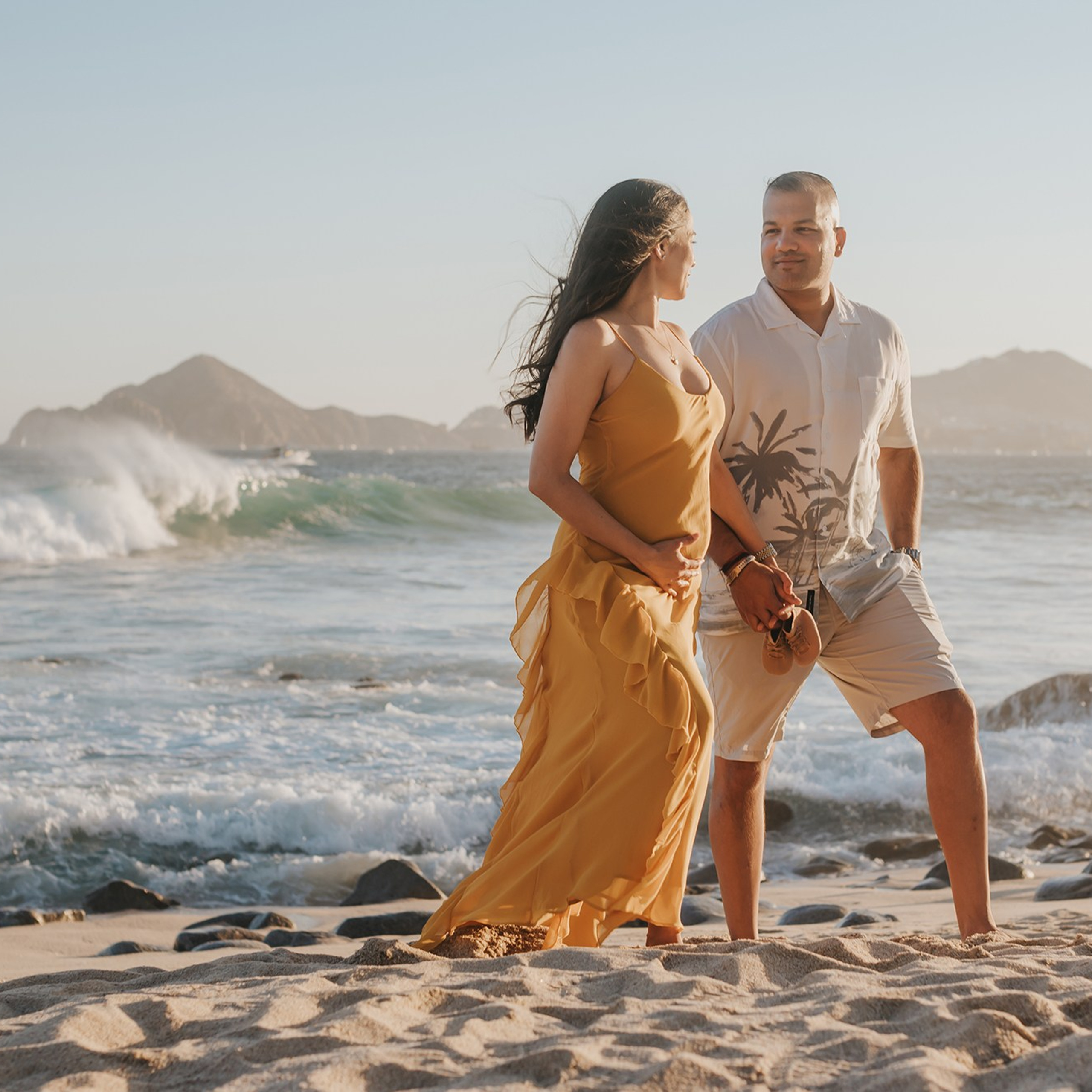 Maternity Photos in Los Cabos – Beauty and Tenderness in Every Frame. Wedding & Family Photographer in Los Cabos – Izrael Reyna Photography