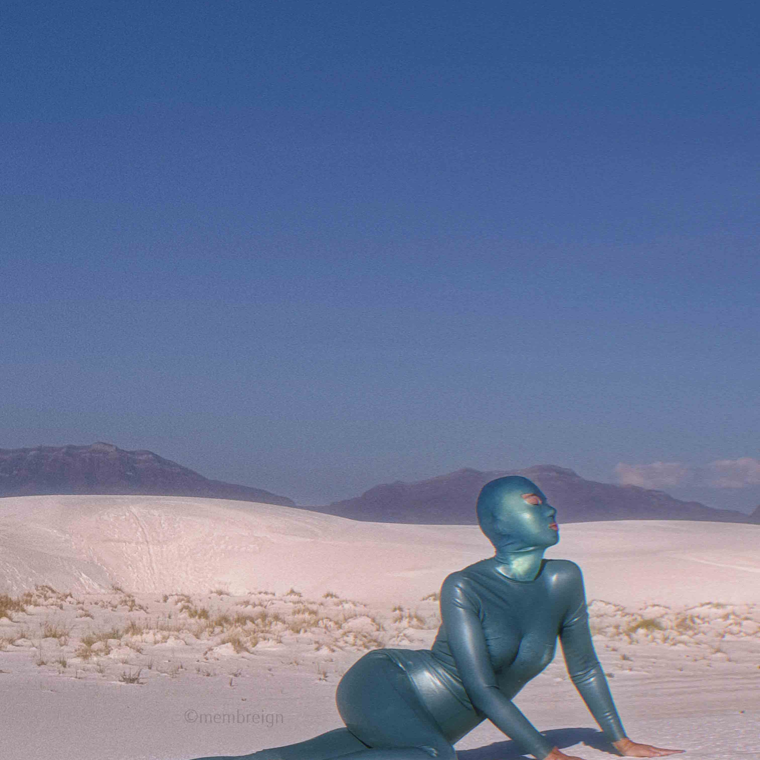 the woman in the dunes