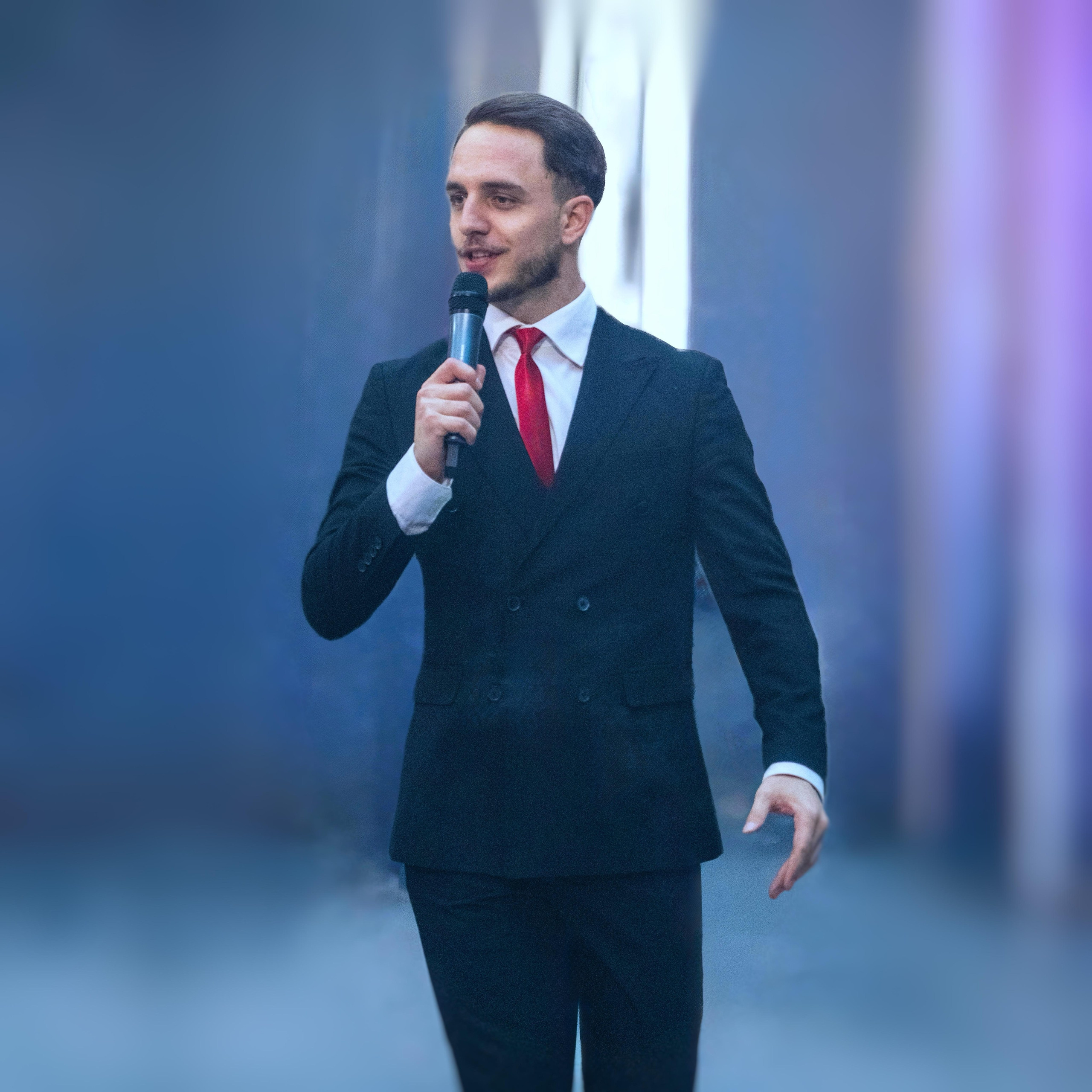 Recenzii. Apostu Adrian