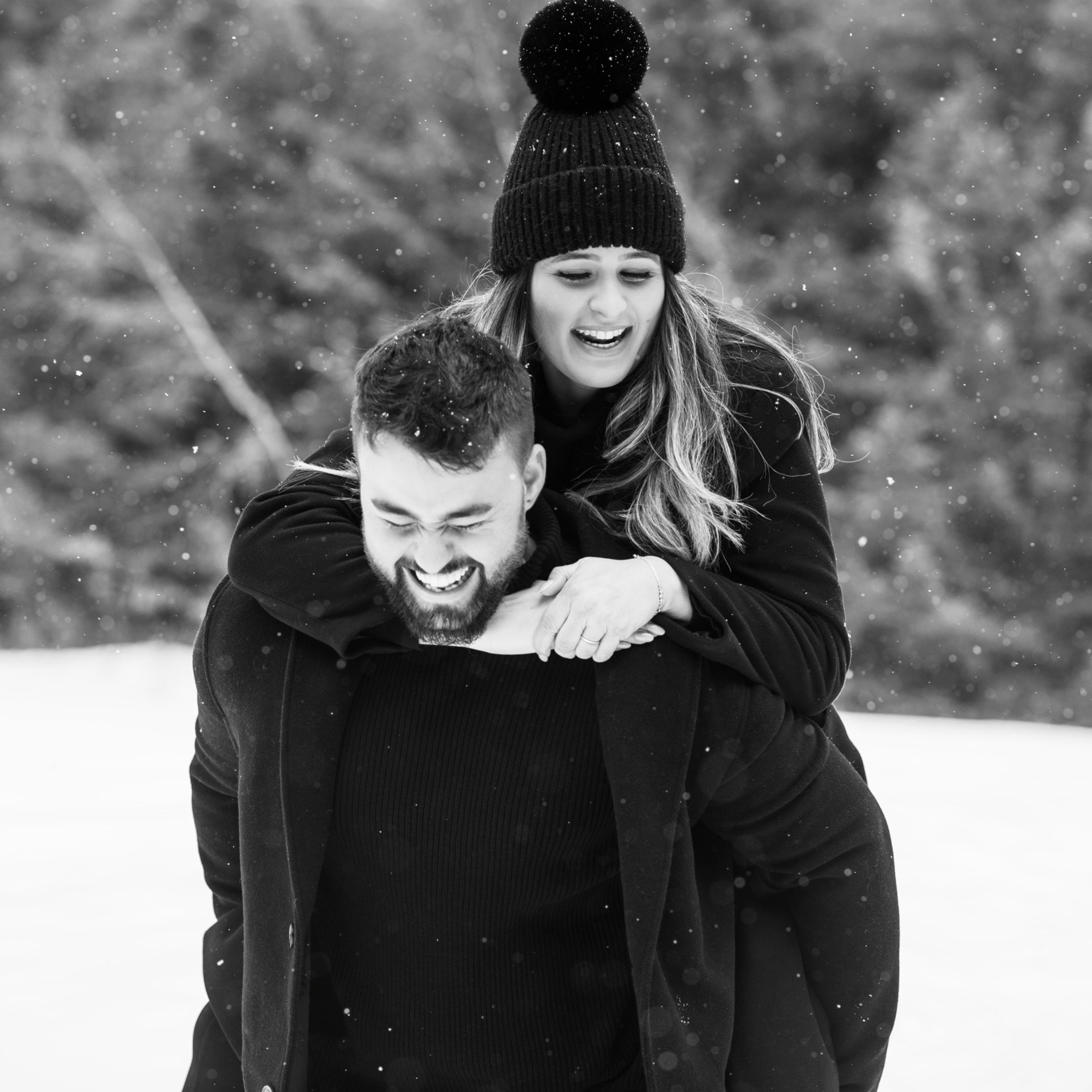 A&nbsp;Love Story in&nbsp;the Snow: Photo Shoot and Surprise Proposal