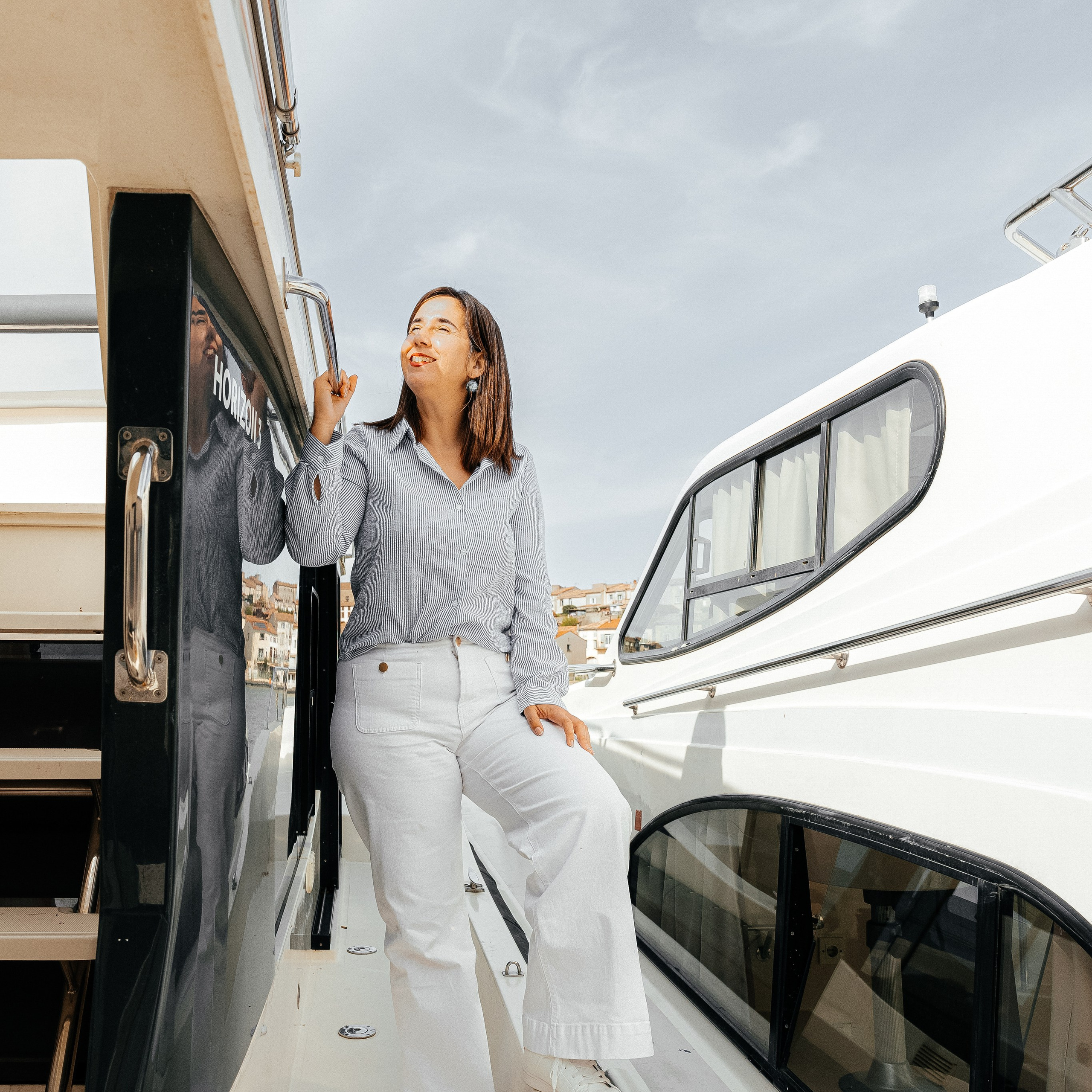 Персональная фотосъемка бренда Евы в ее домашнем офисе. Eugénie Smirnova — Wedding & Elopement Photographer in Southwest France