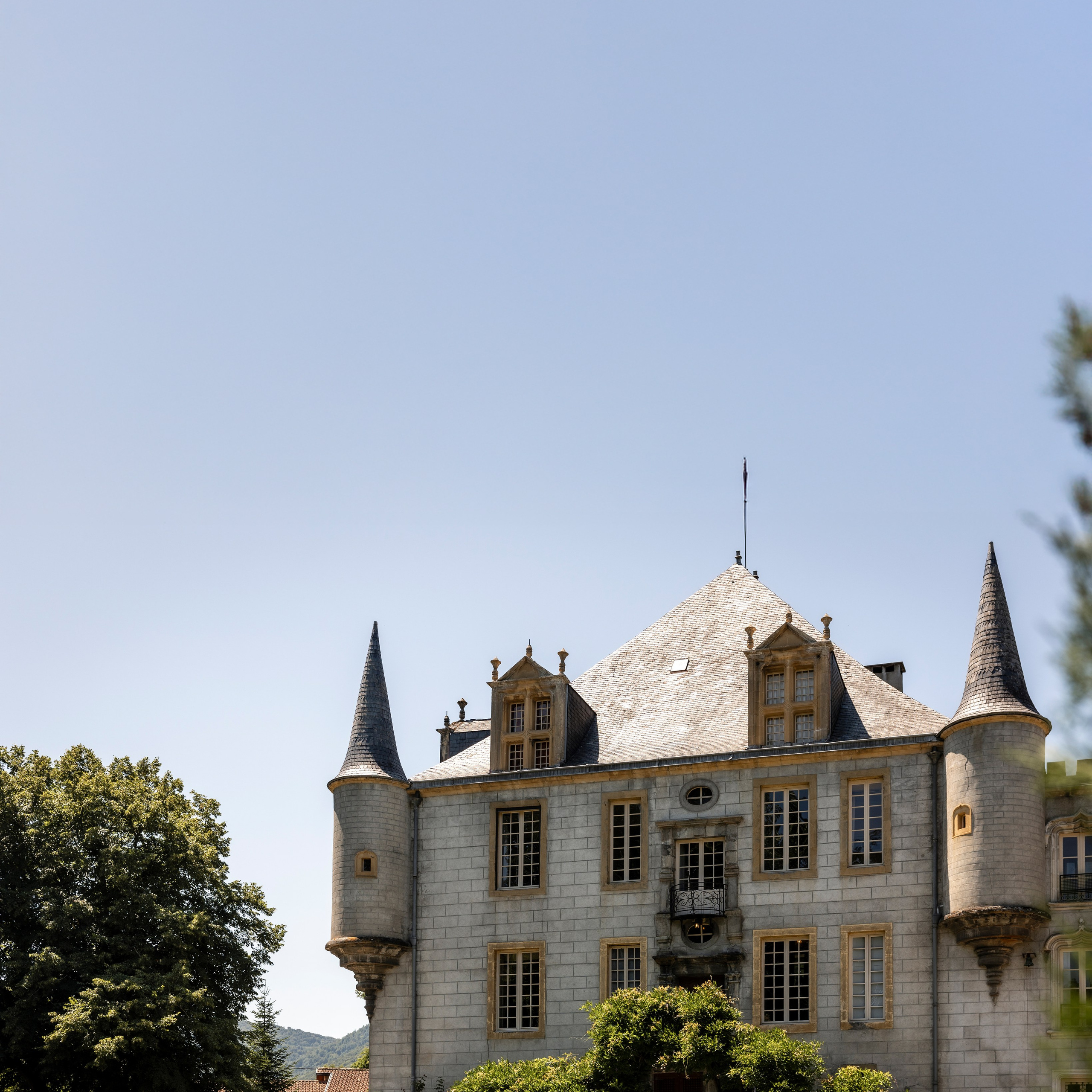 Wedding photo locations in Toulouse. Eugénie Smirnova — Wedding & Elopement Photographer in Southwest France