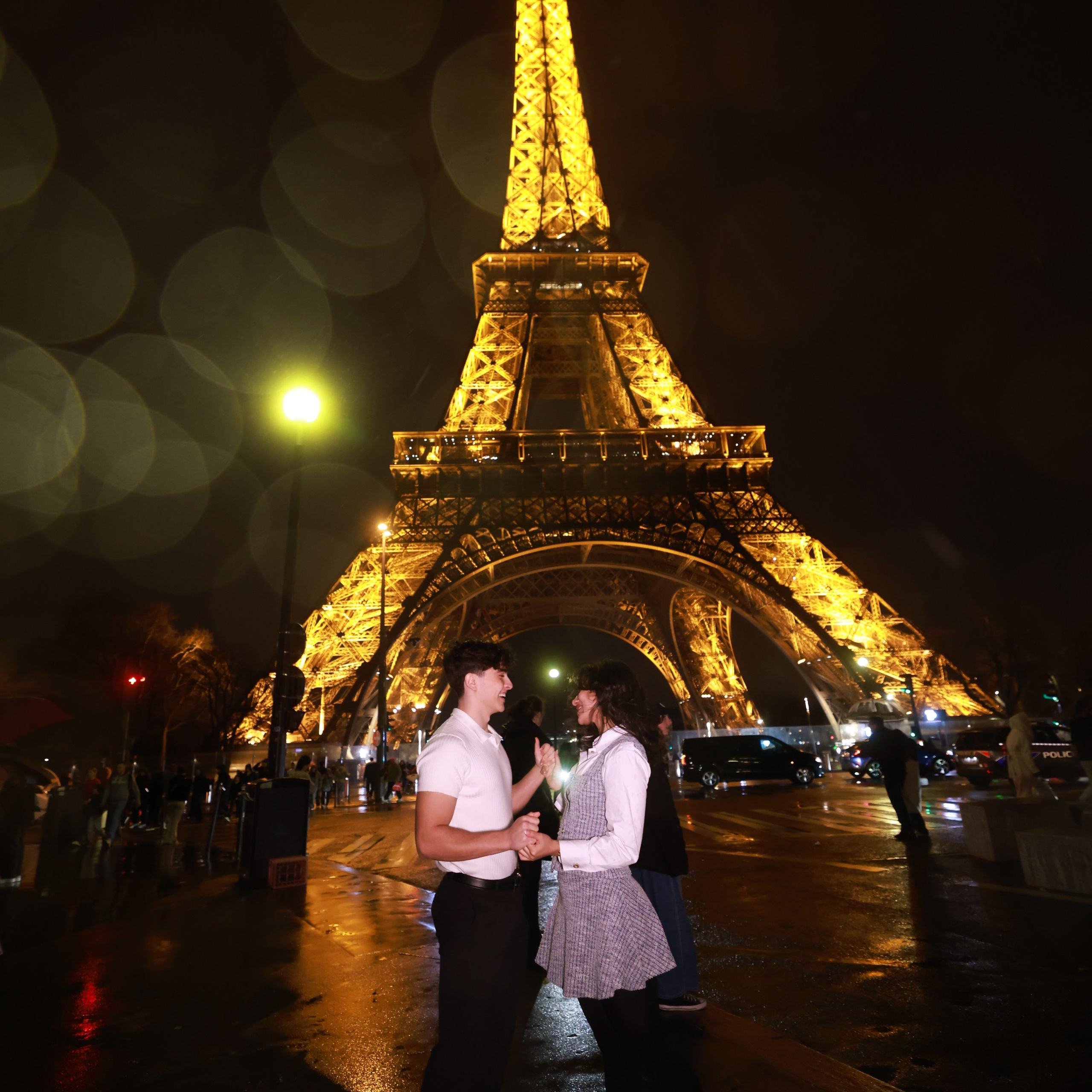Photo shoot in Paris at night. Director — Photo & Video Paris