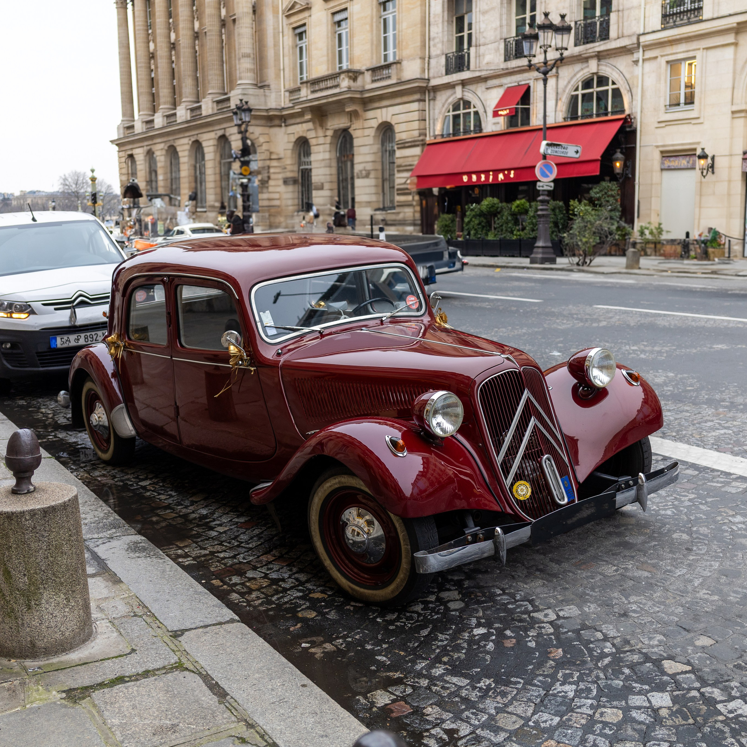 Vintage car. Director — Photo & Video Paris