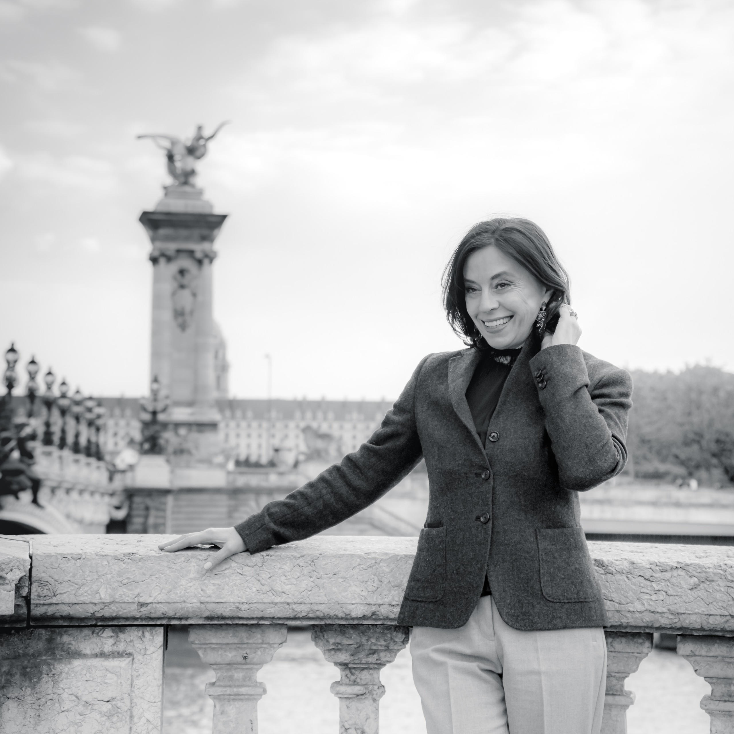 Tatiana: Alexander III bridge photoshoot & Eiffel Tour