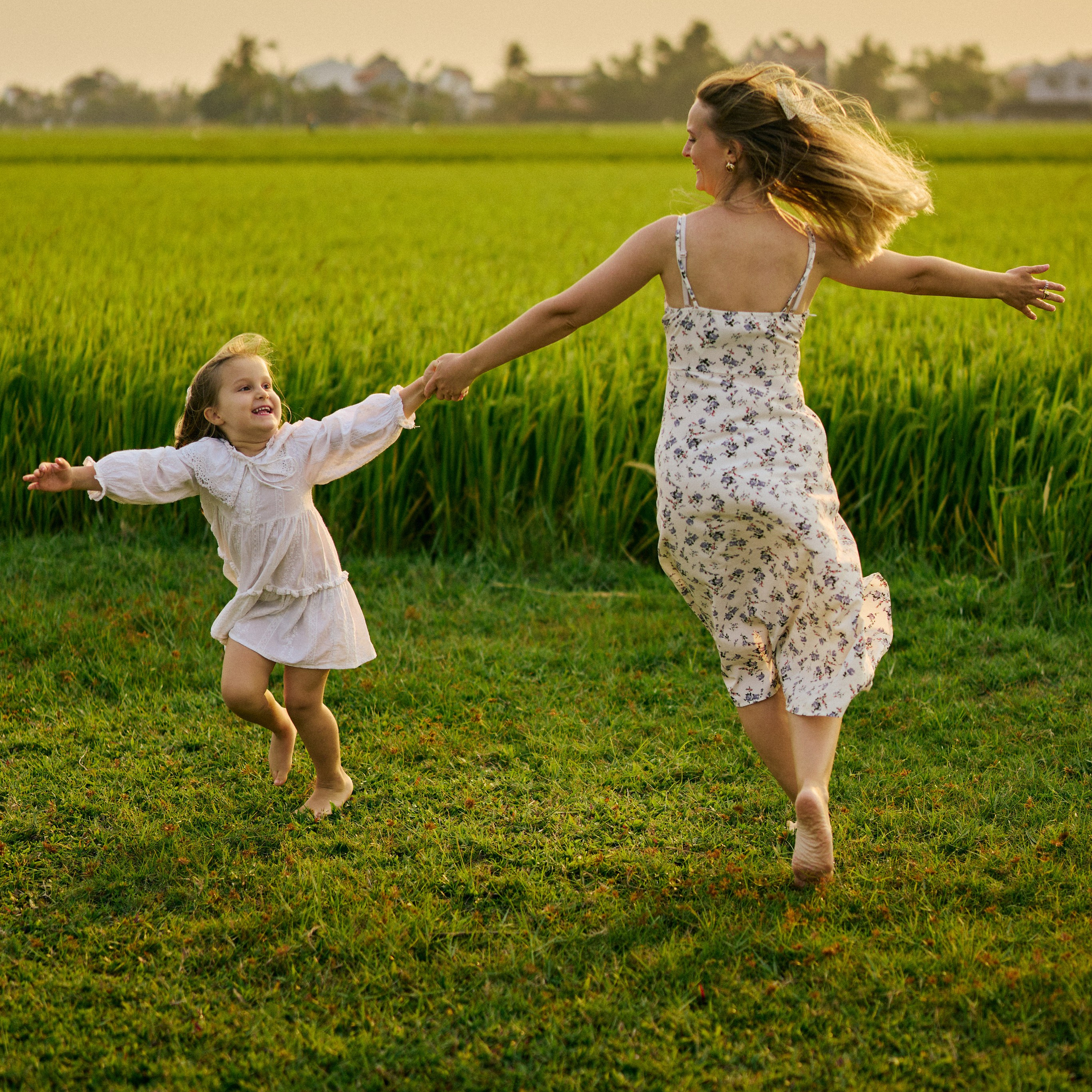Lifestyle Photographer in Hoi An & Da Nang Love stories, family & wedding photography