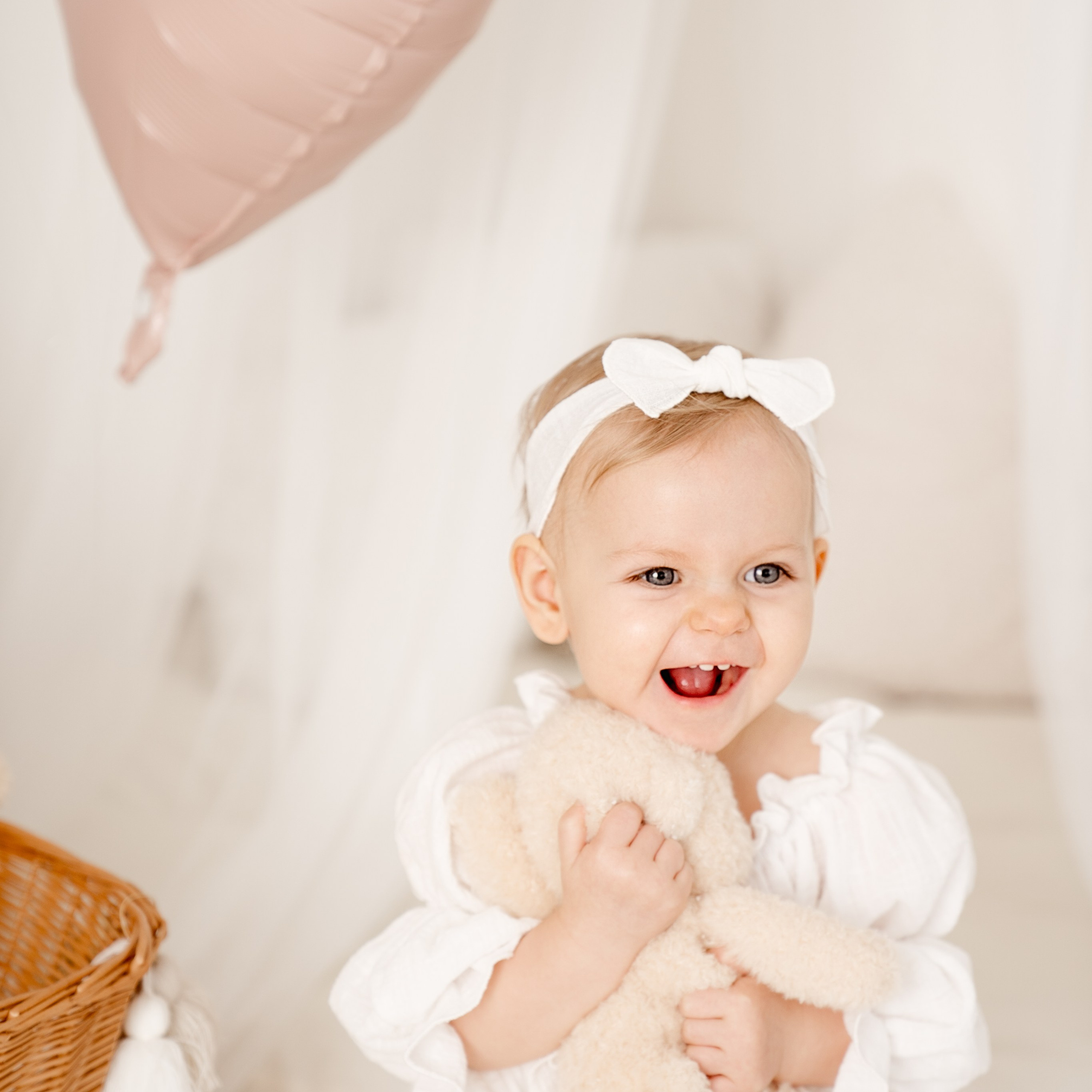 Sesja roczkowa i dziecięca w Łodzi. Fotograf Łódź - sesja ciążowa, noworodkowa, dziecięca. Studio w Łodzi