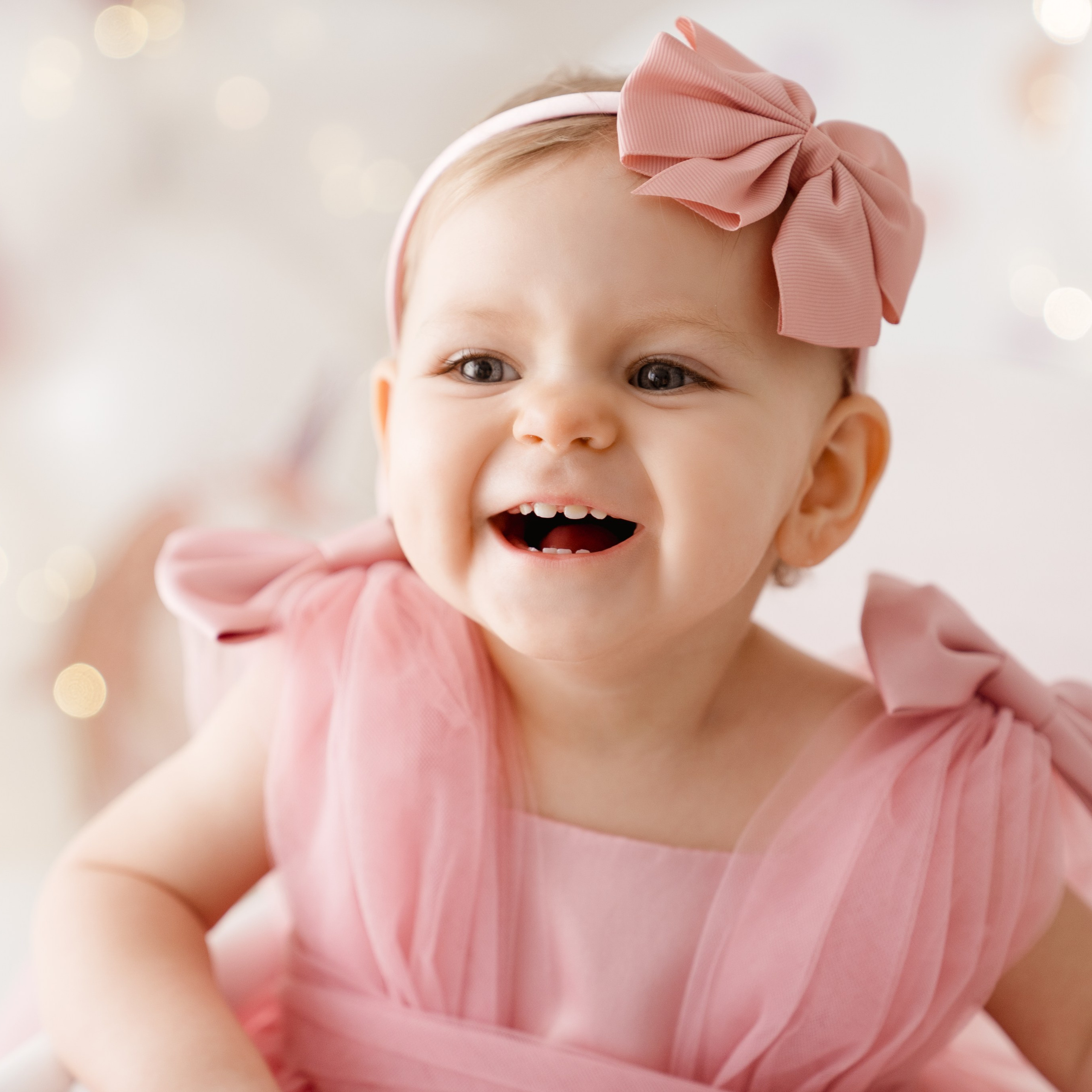 Sesja roczkowa i dziecięca w Łodzi. Fotograf Łódź - sesja ciążowa, noworodkowa, dziecięca. Studio w Łodzi