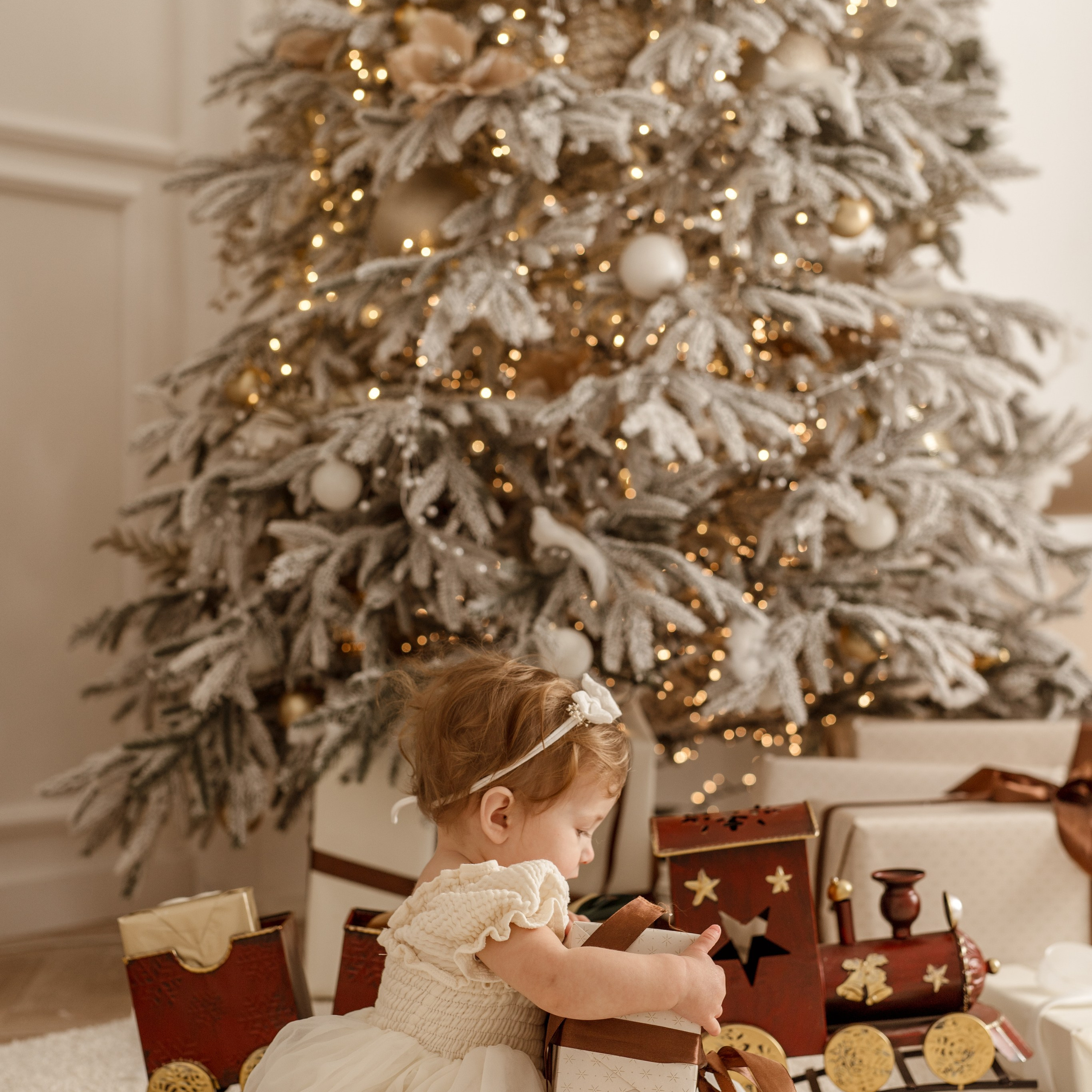 Sesja roczkowa i dziecięca w Łodzi. Fotograf Łódź - sesja ciążowa, noworodkowa, dziecięca. Studio w Łodzi