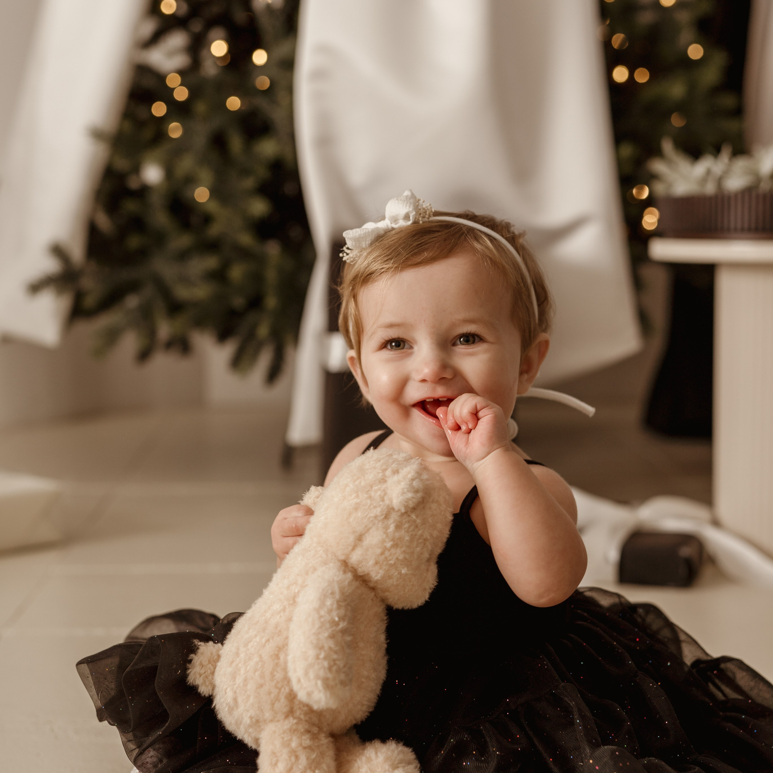 Sesja roczkowa i dziecięca w Łodzi. Fotograf Łódź - sesja ciążowa, noworodkowa, dziecięca. Studio w Łodzi