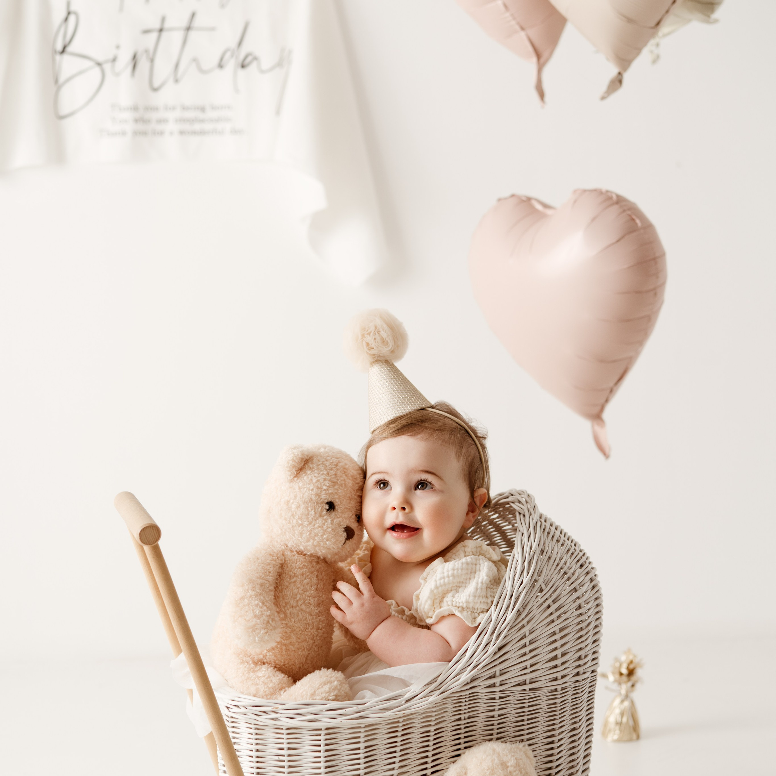 Sesja roczkowa i dziecięca w Łodzi. Fotograf Łódź - sesja ciążowa, noworodkowa, dziecięca. Studio w Łodzi