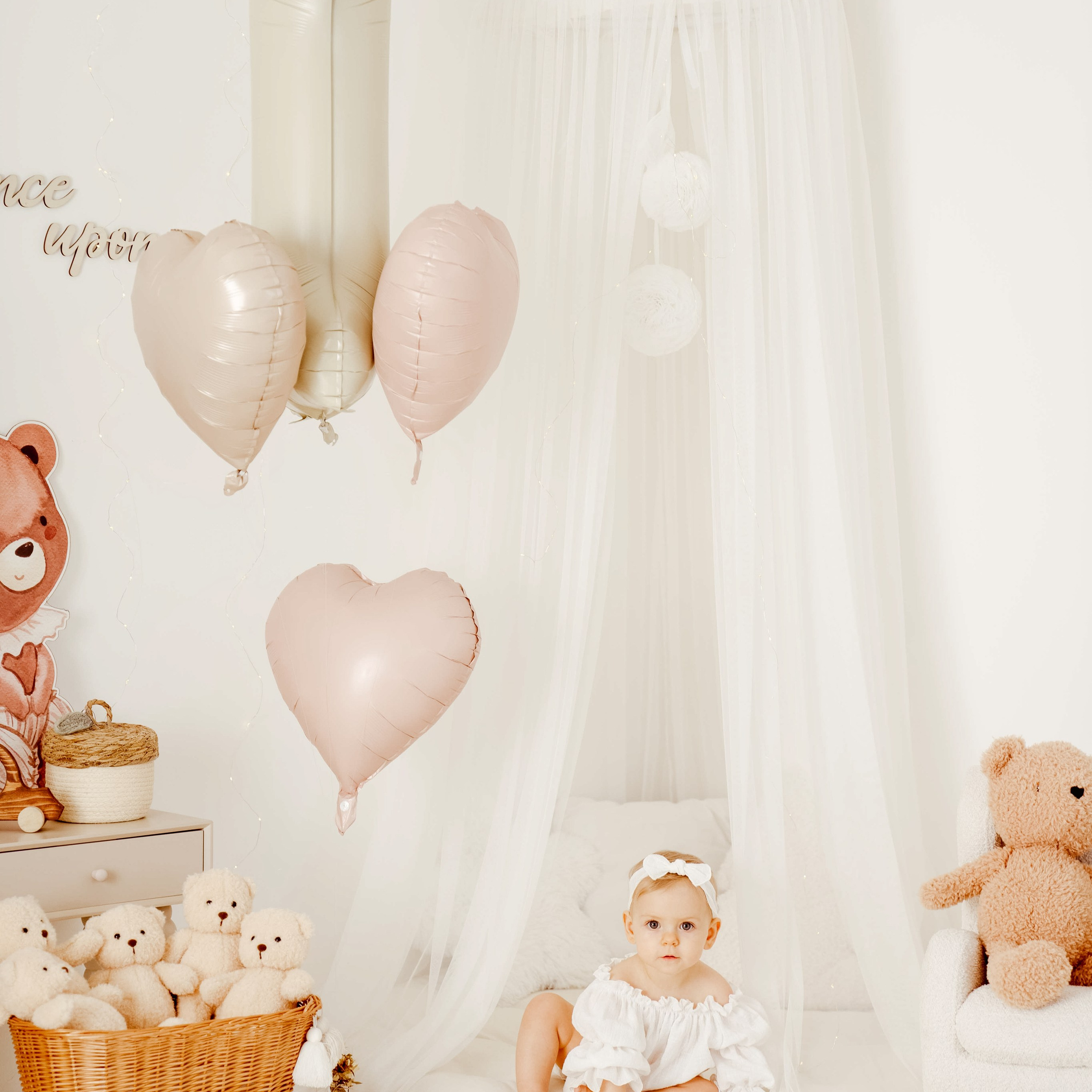 Sesja roczkowa i dziecięca w Łodzi. Fotograf Łódź - sesja ciążowa, noworodkowa, dziecięca. Studio w Łodzi