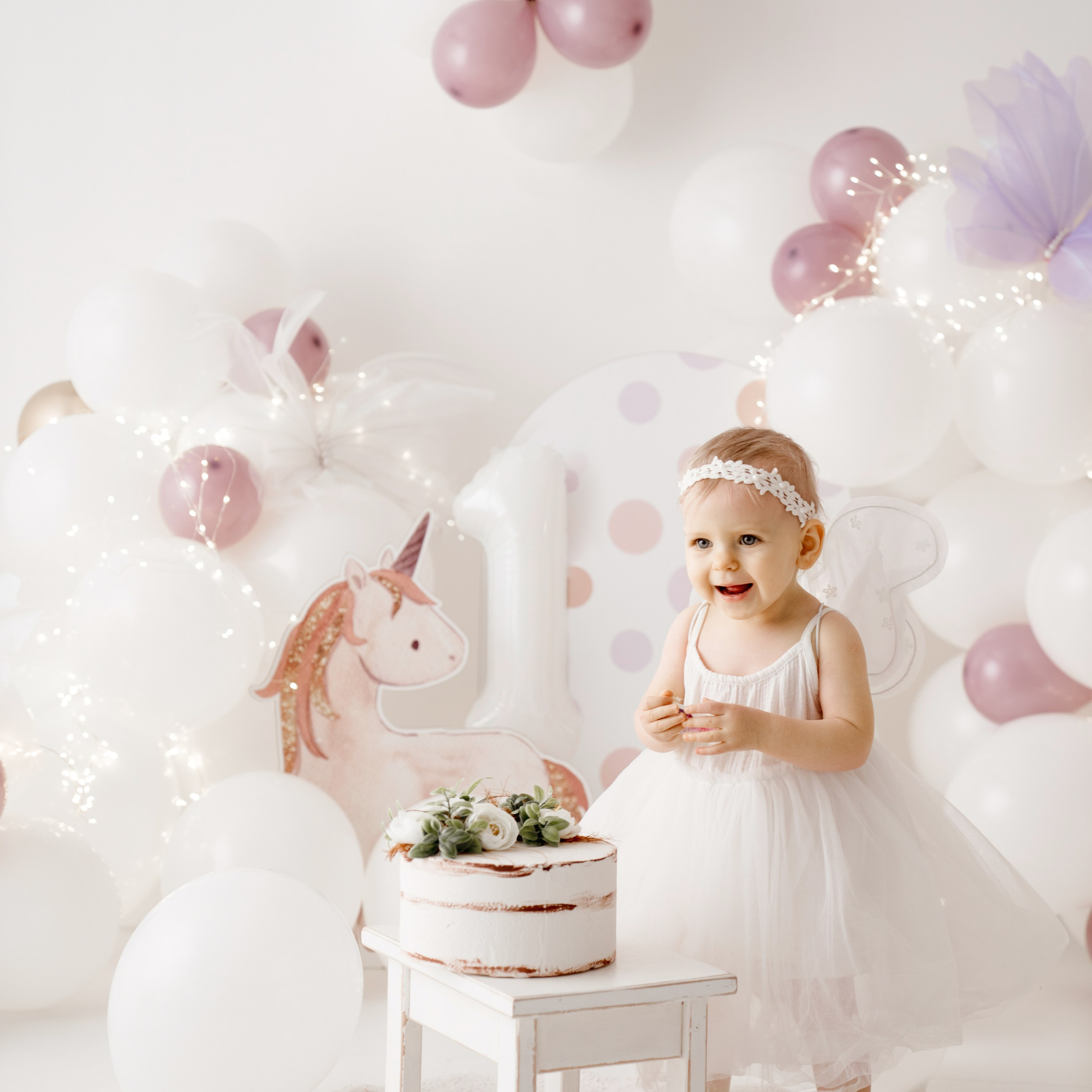 Sesja roczkowa i dziecięca w Łodzi. Fotograf Łódź - sesja ciążowa, noworodkowa, dziecięca. Studio w Łodzi