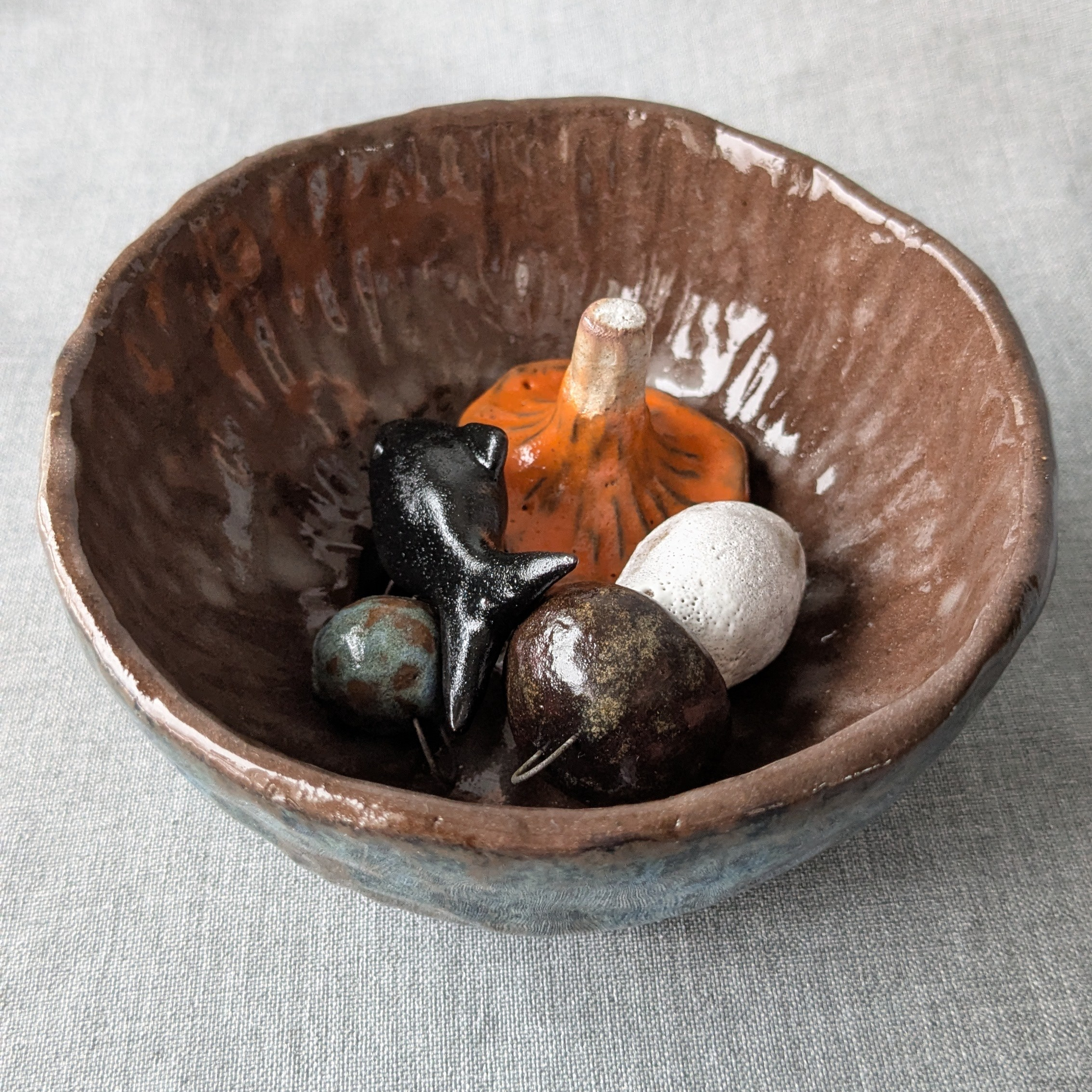 Vakioasiakkaiden teokset 2026. Alina-keraamikko