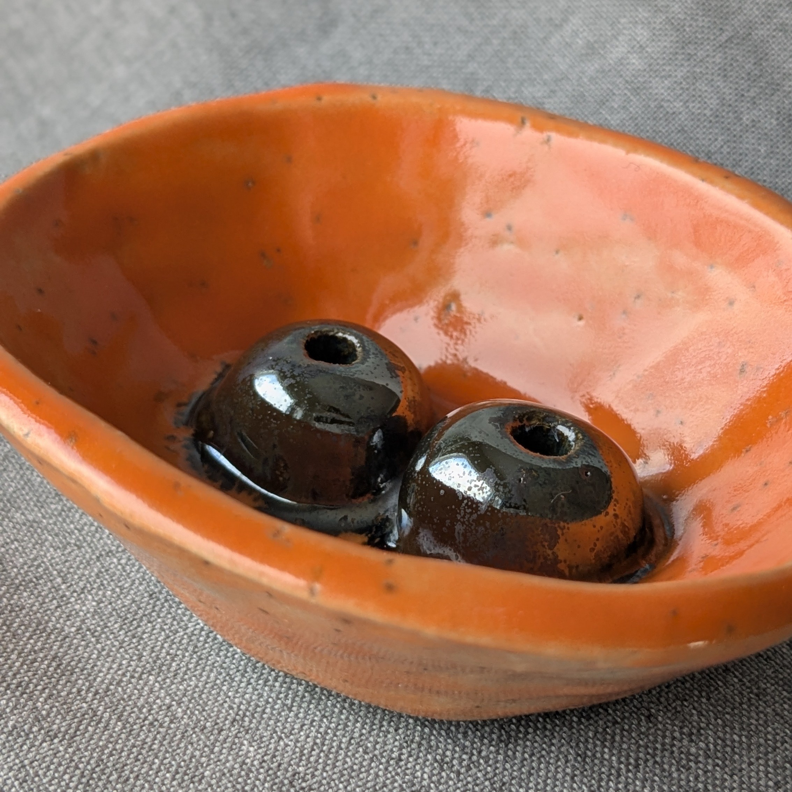 Vakioasiakkaiden teokset 2026. Alina-keraamikko