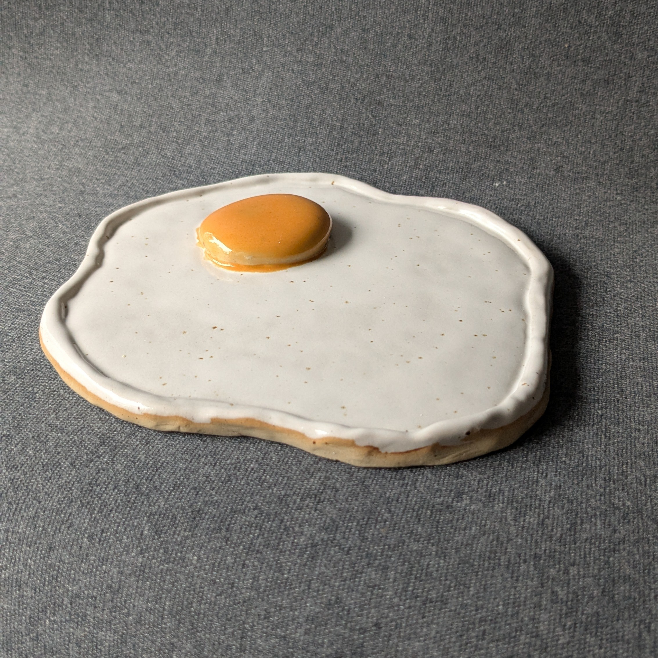 Vakioasiakkaiden teokset 2025. Alina-keraamikko