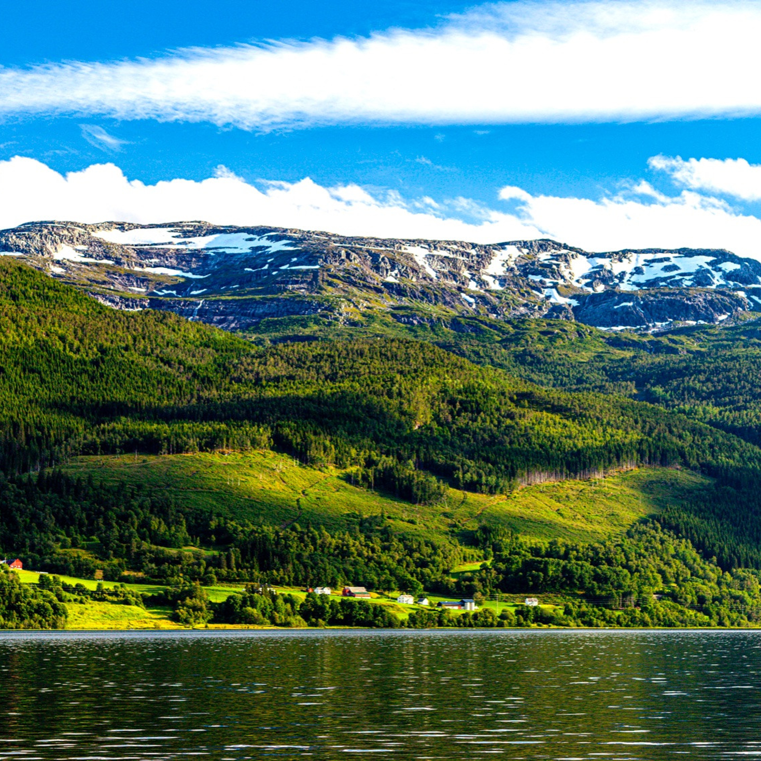 131.18-19.7.2022.Lake Vangsvatnet. Norway.