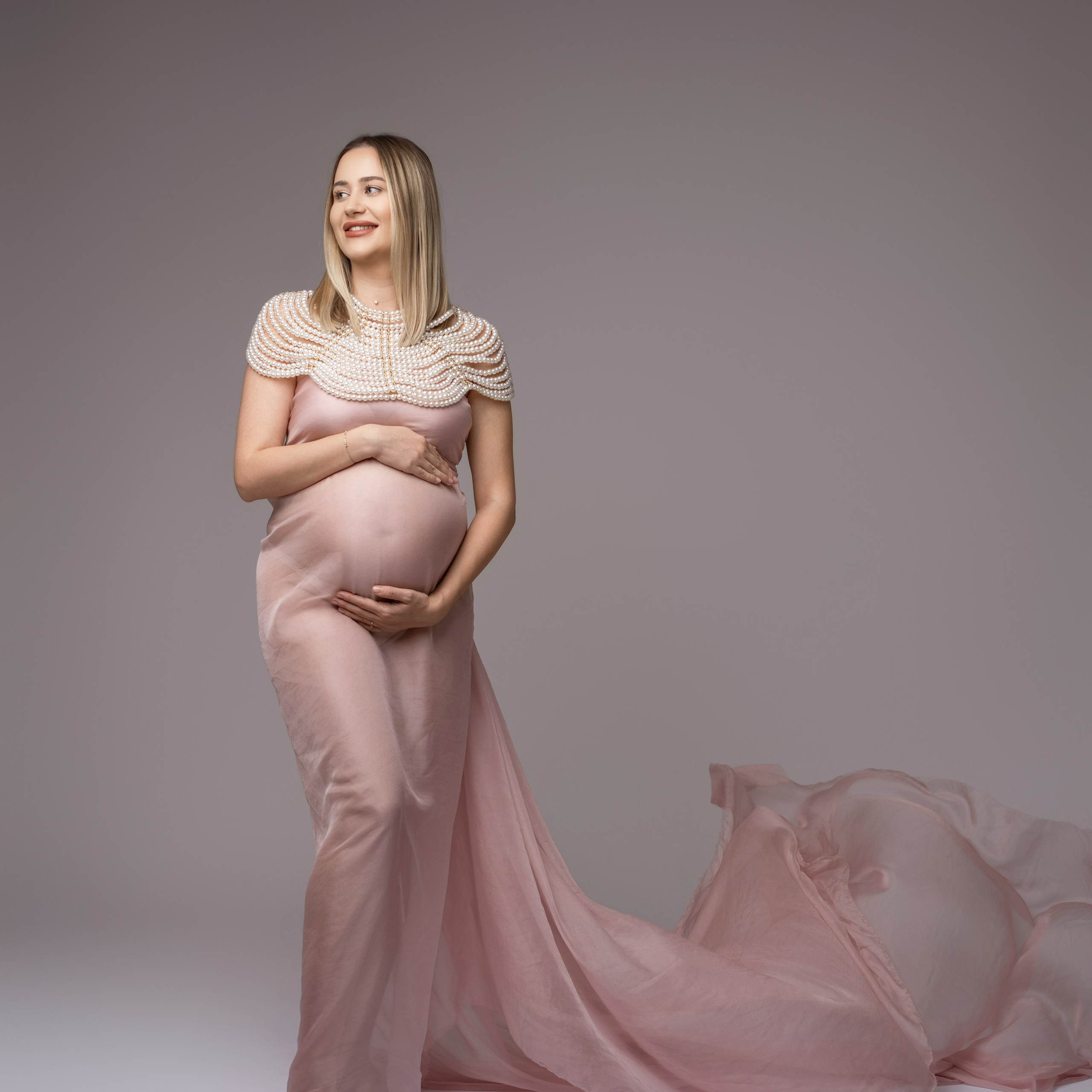 Fotograf Maternitate Andreea Catana. Https://andreeacatana.ro/