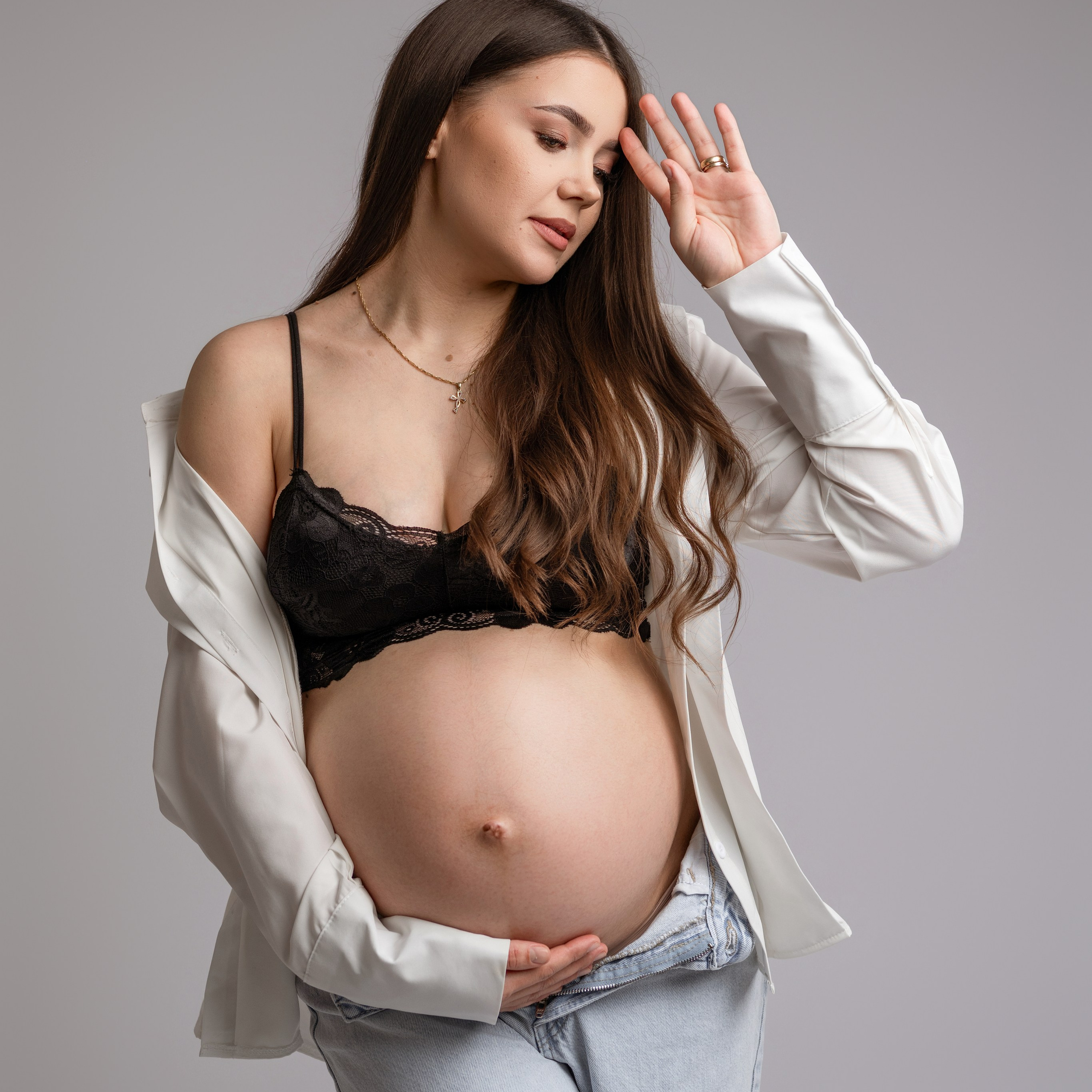 Fotograf Maternitate Andreea Catana. Https://andreeacatana.ro/