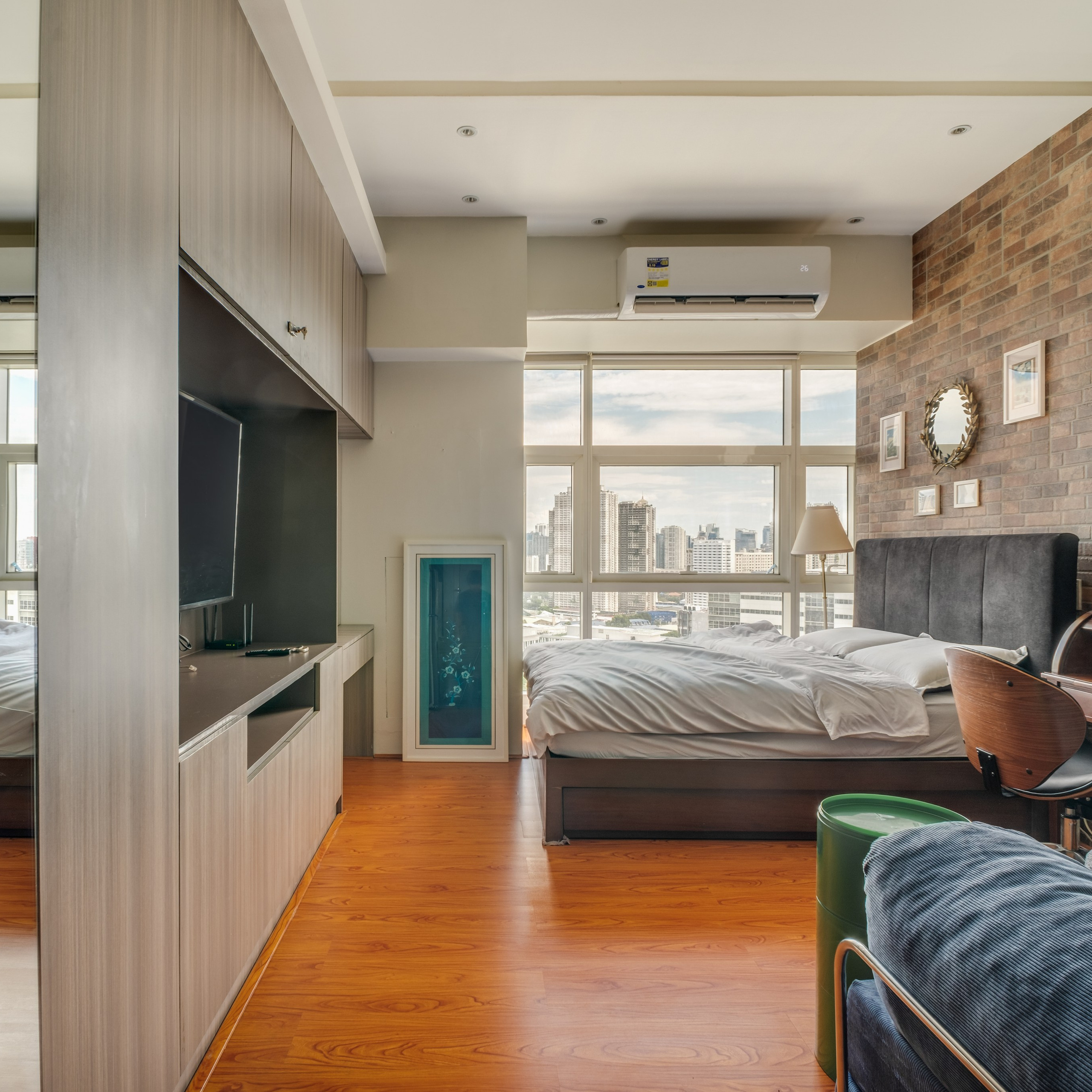 Twin Oaks Place // Mandaluyong