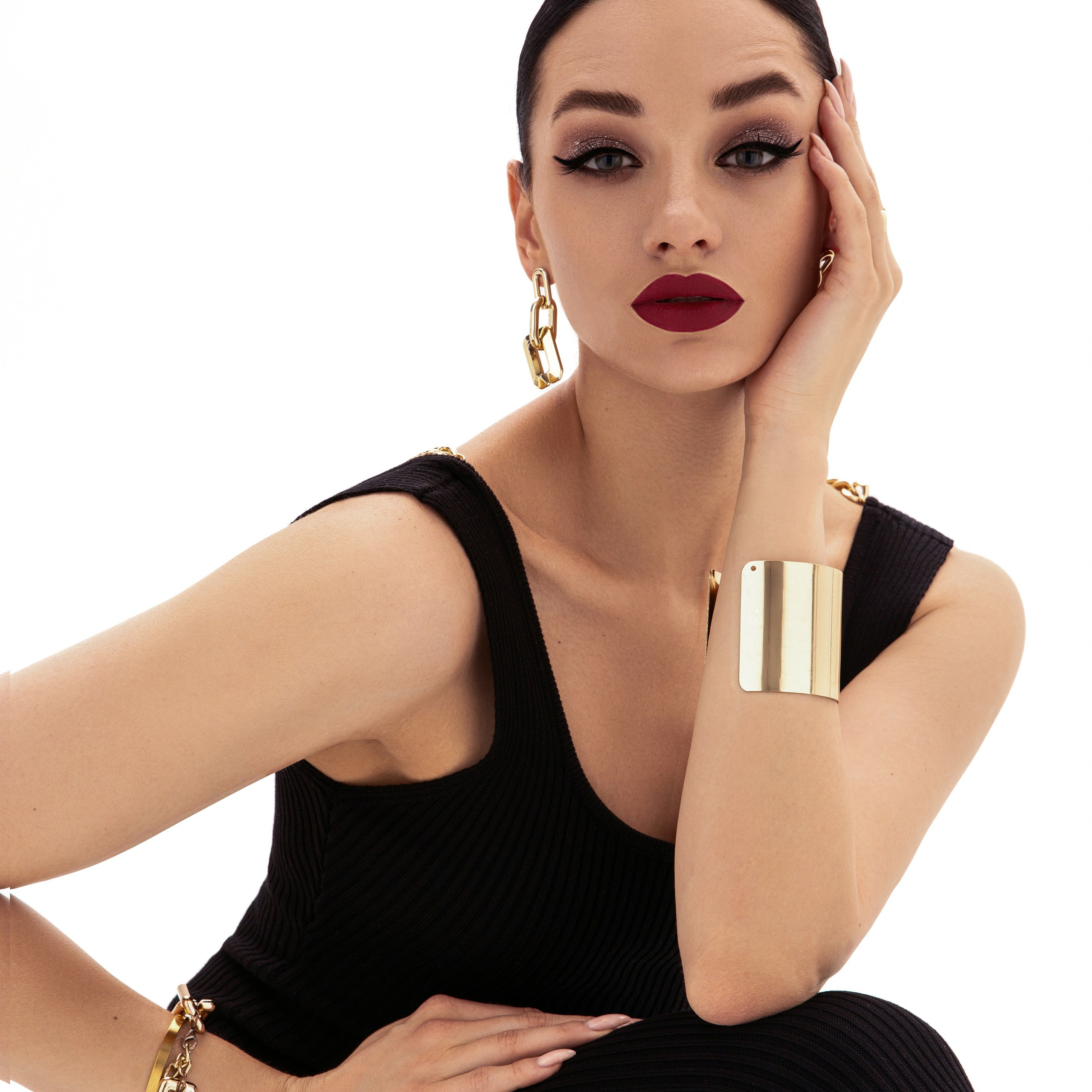 High-End Fashion Retouching in Photoshop. Professional services from Retoucher Olha Kompaniiets